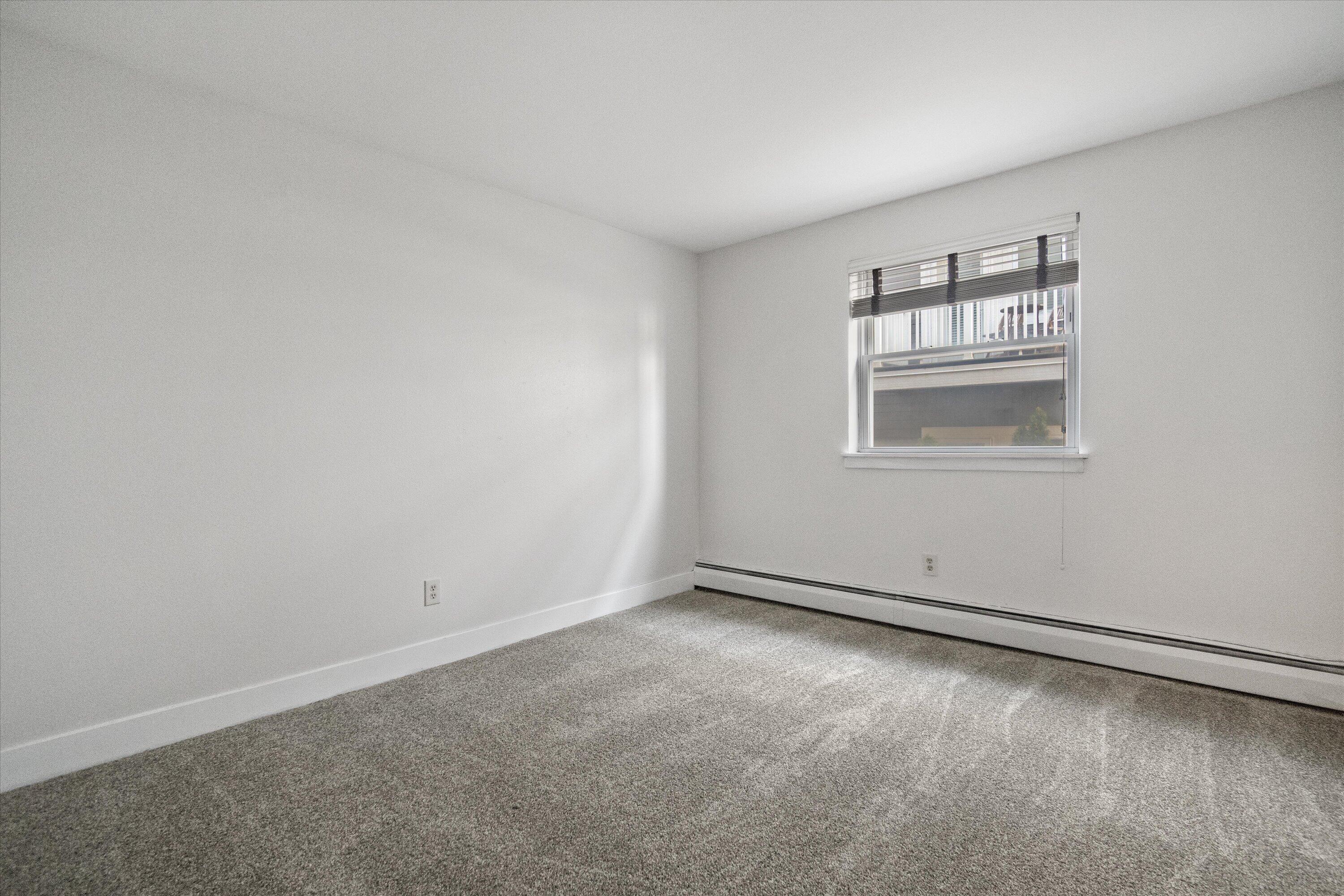 2121 N Cambridge Ave Unit: 103
