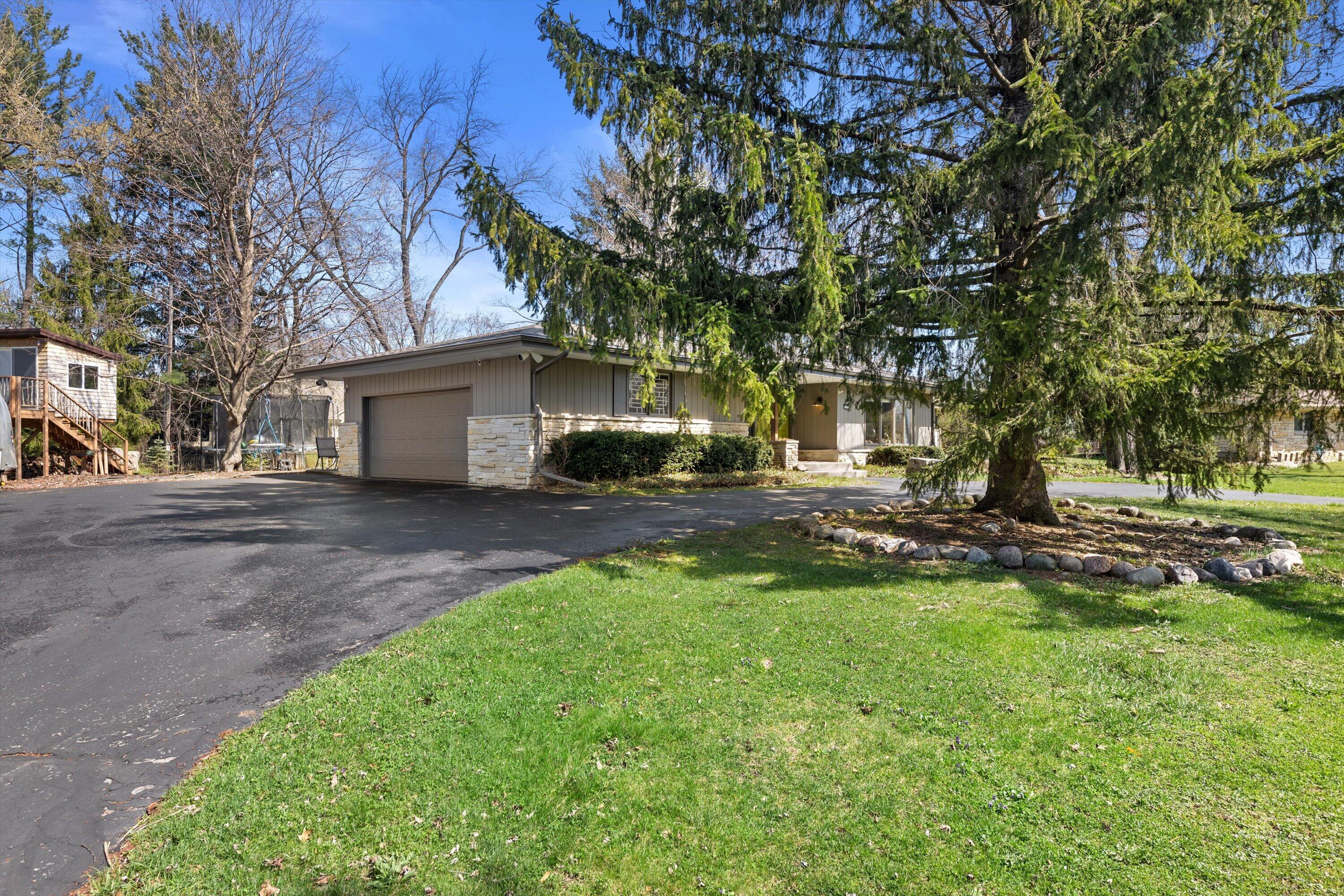 9432 W Garden Ct
