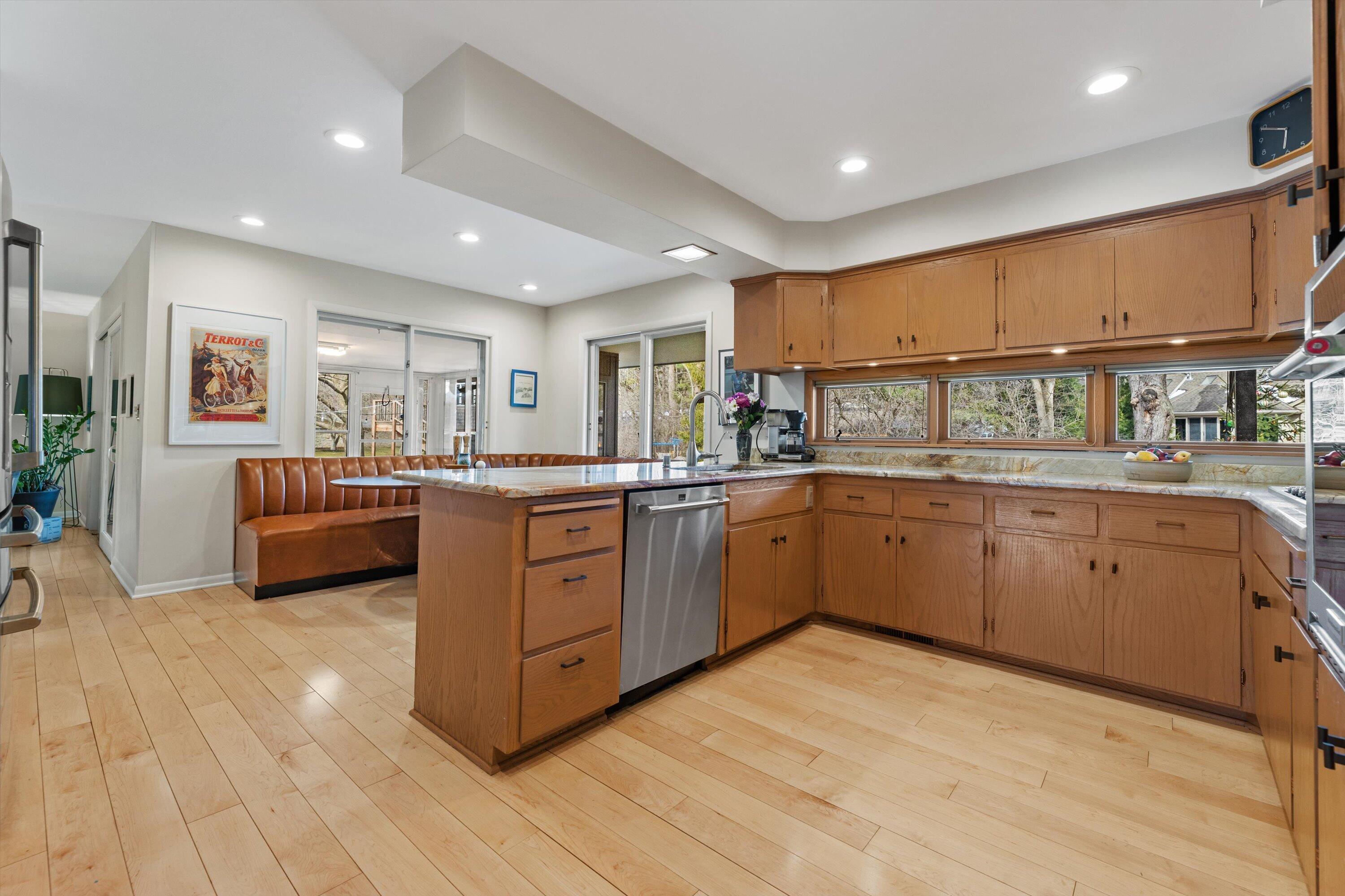 9432 W Garden Ct