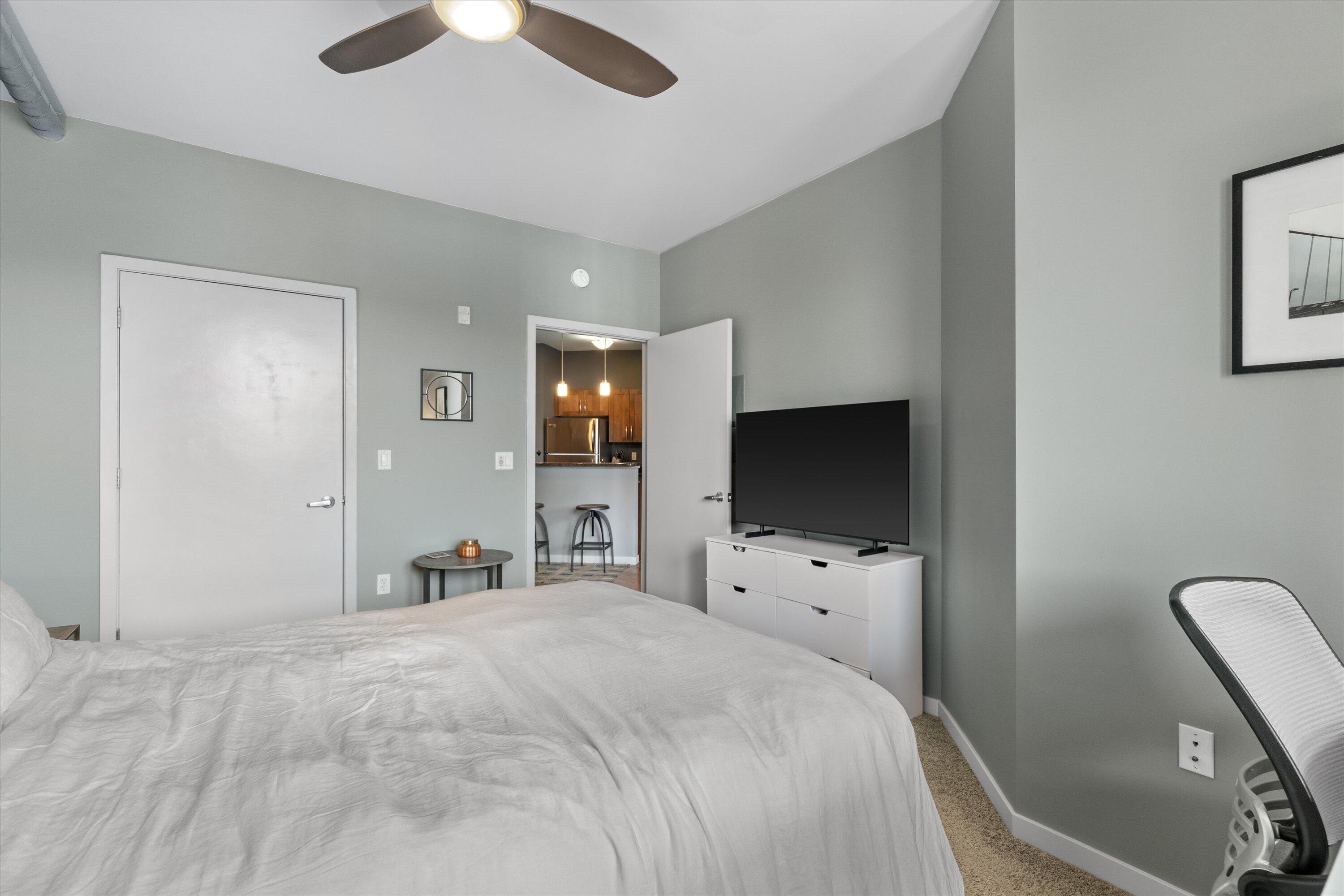 1541 N Jefferson St Unit: 405