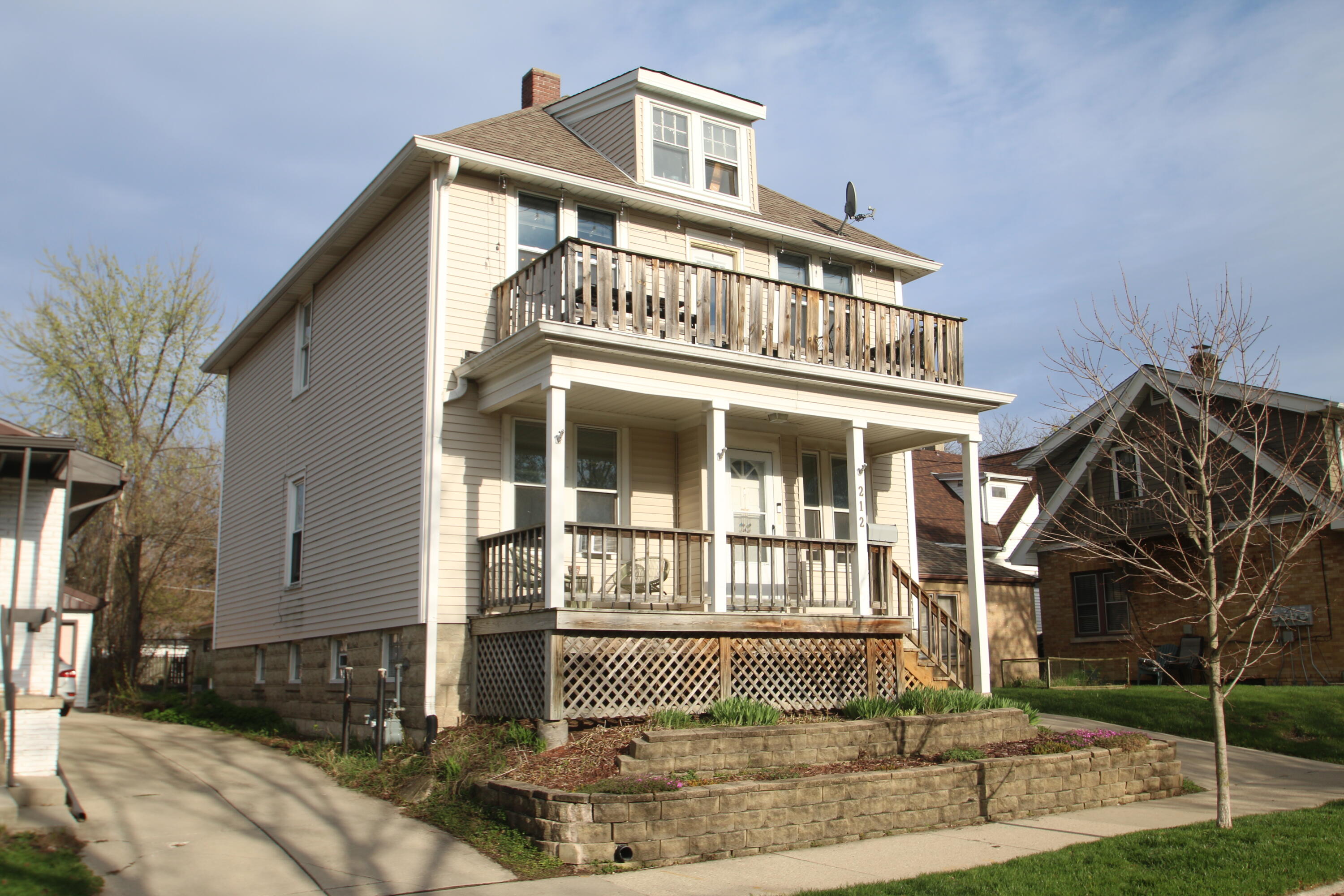 212 N 60th St