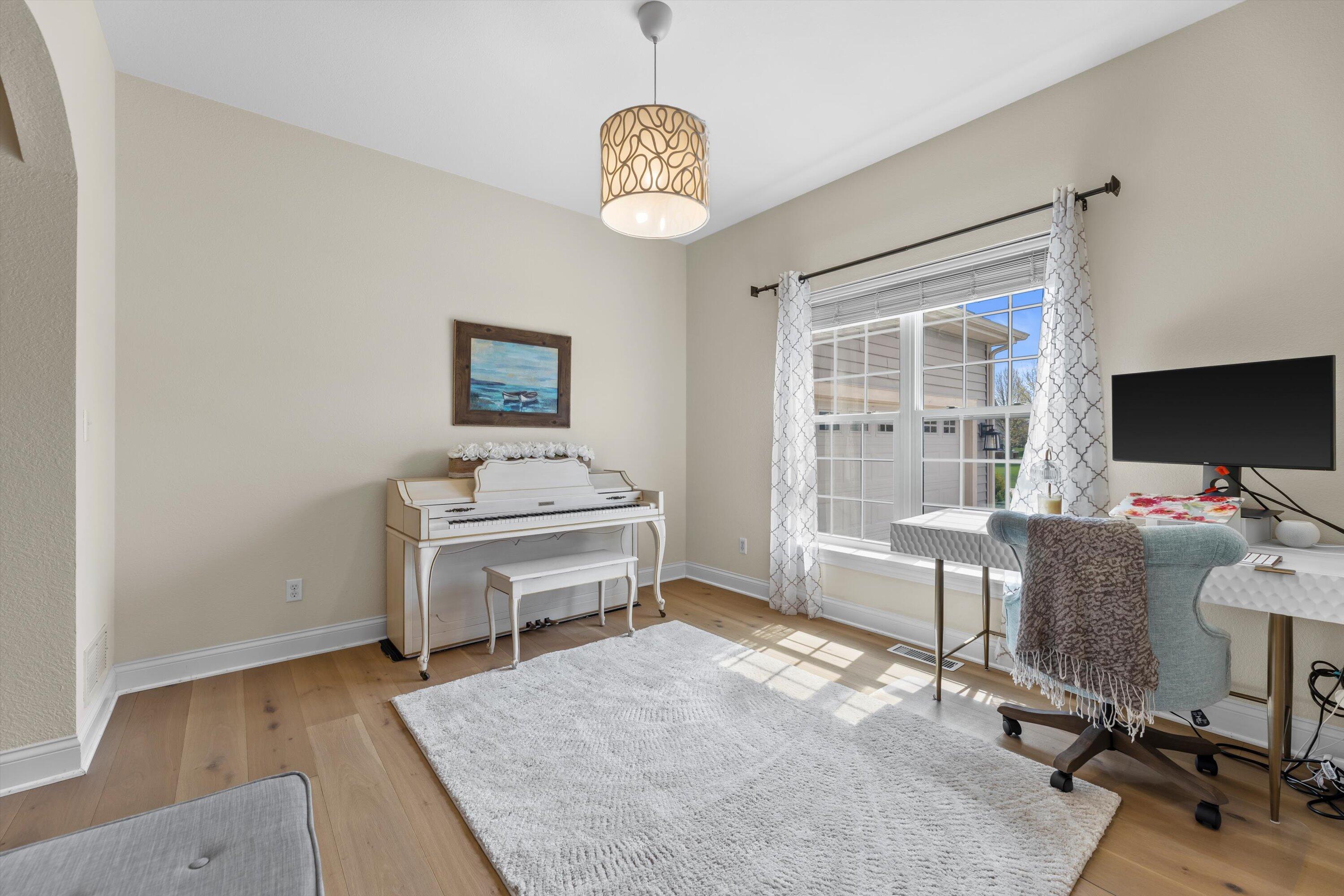 N42W22814 Beacon Ct