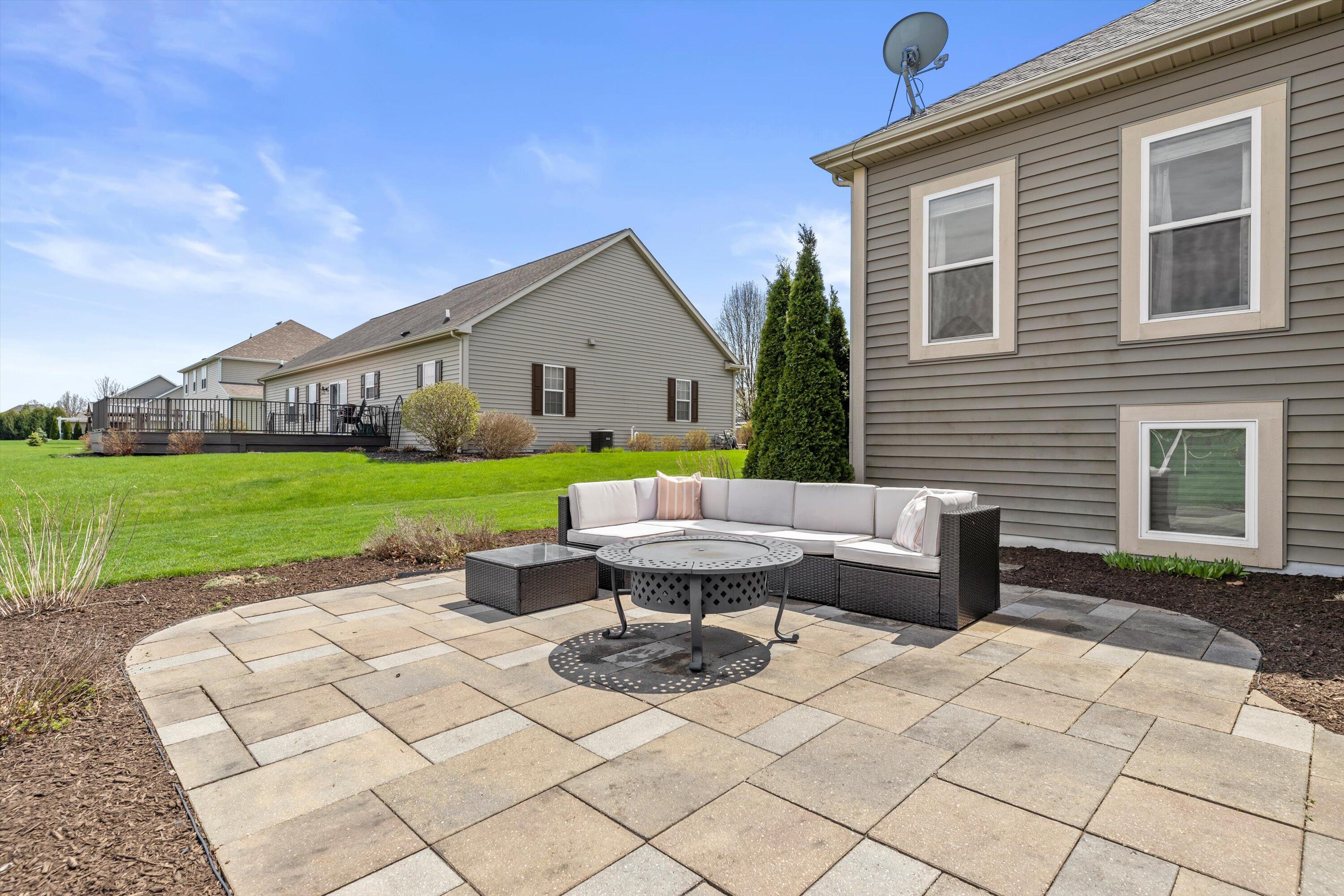 N42W22814 Beacon Ct