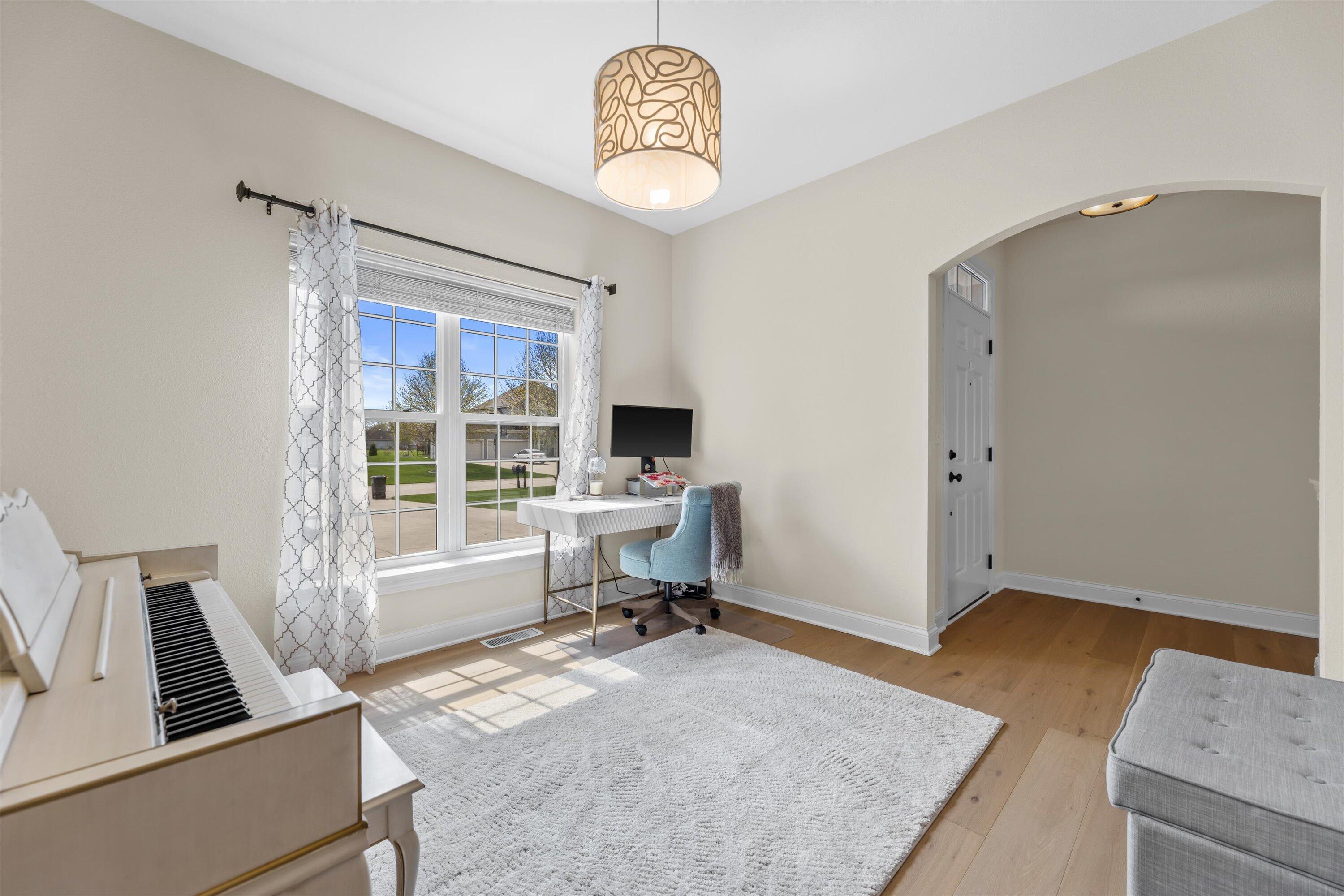 N42W22814 Beacon Ct