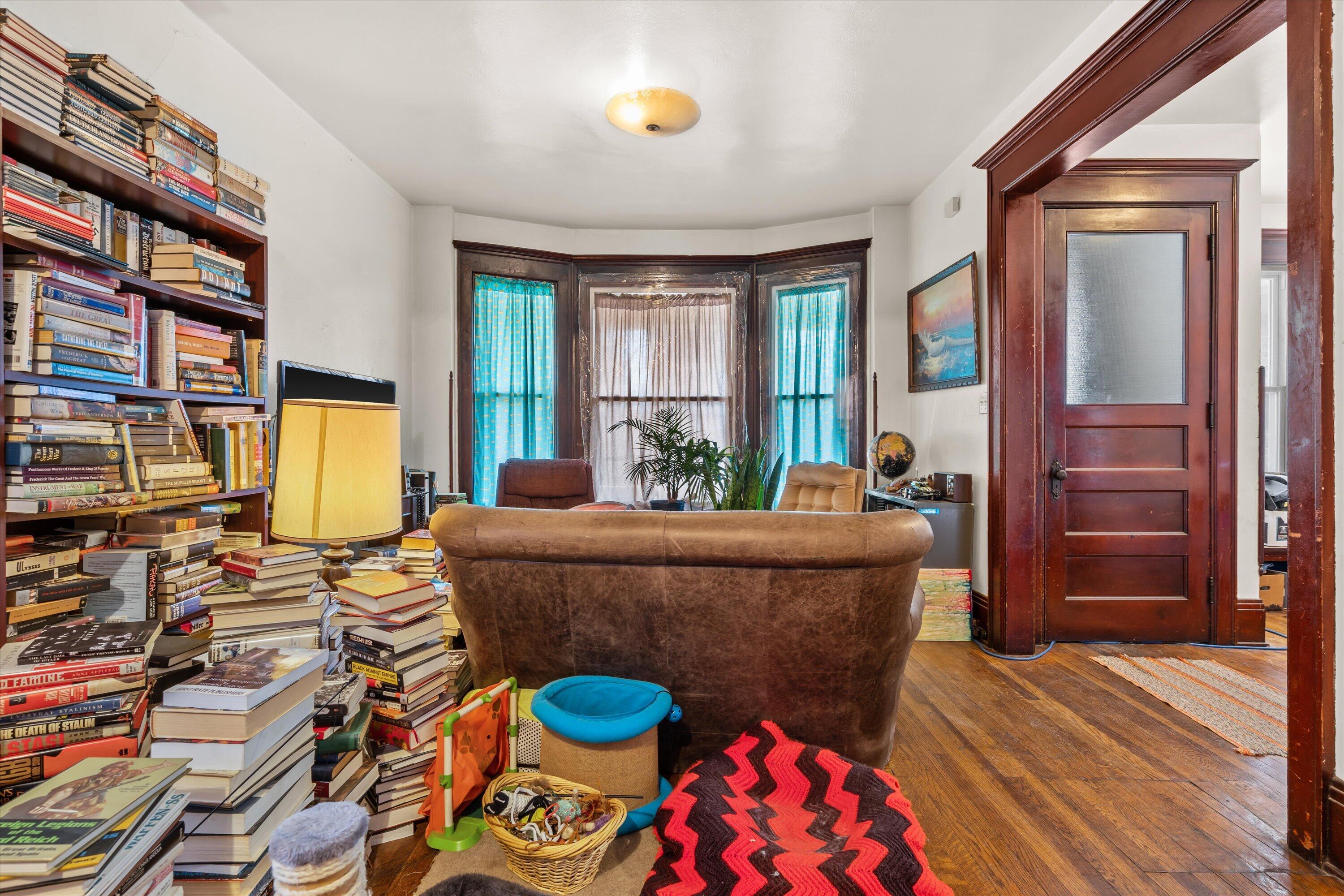 518 E Lloyd St Unit: 520