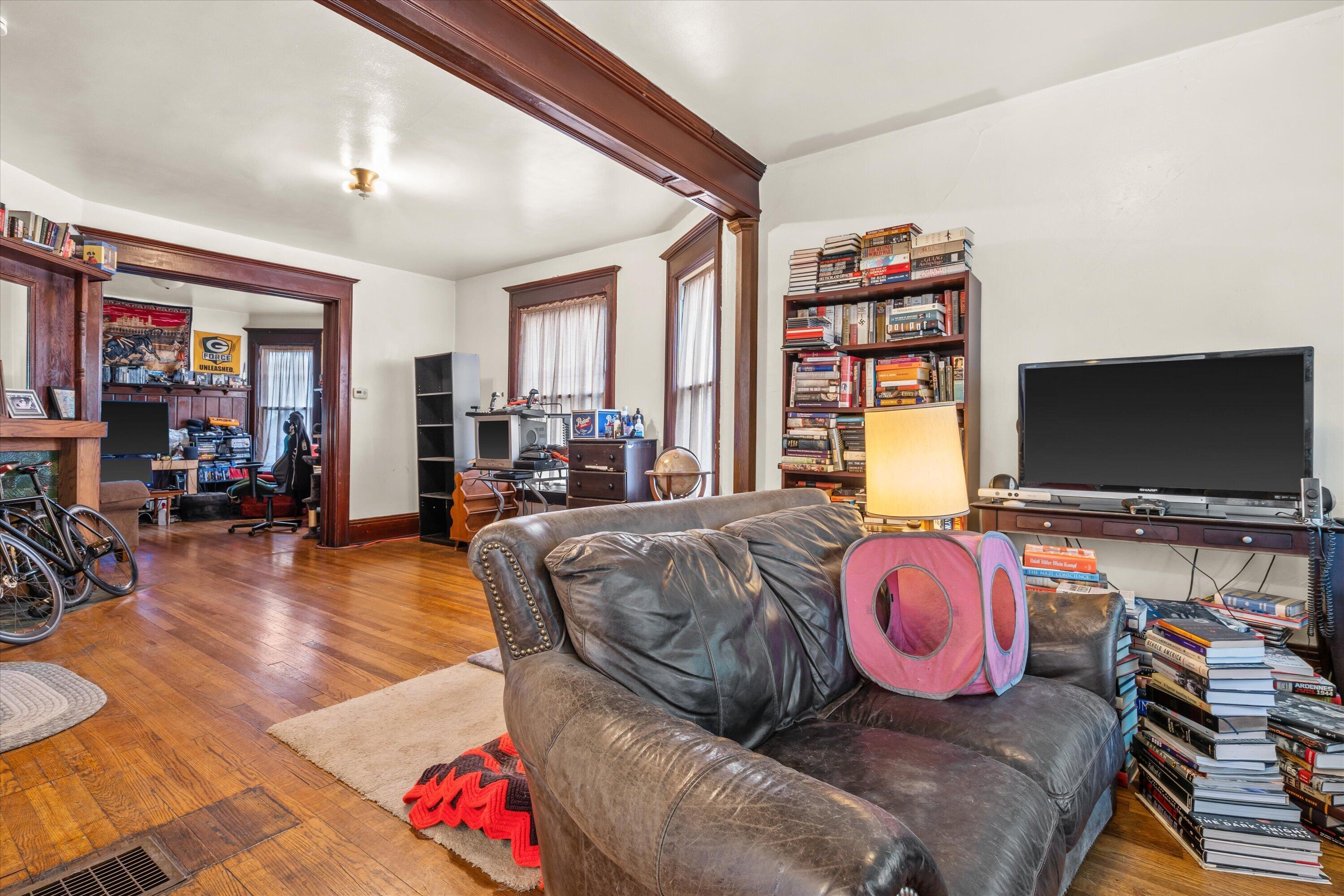 518 E Lloyd St Unit: 520