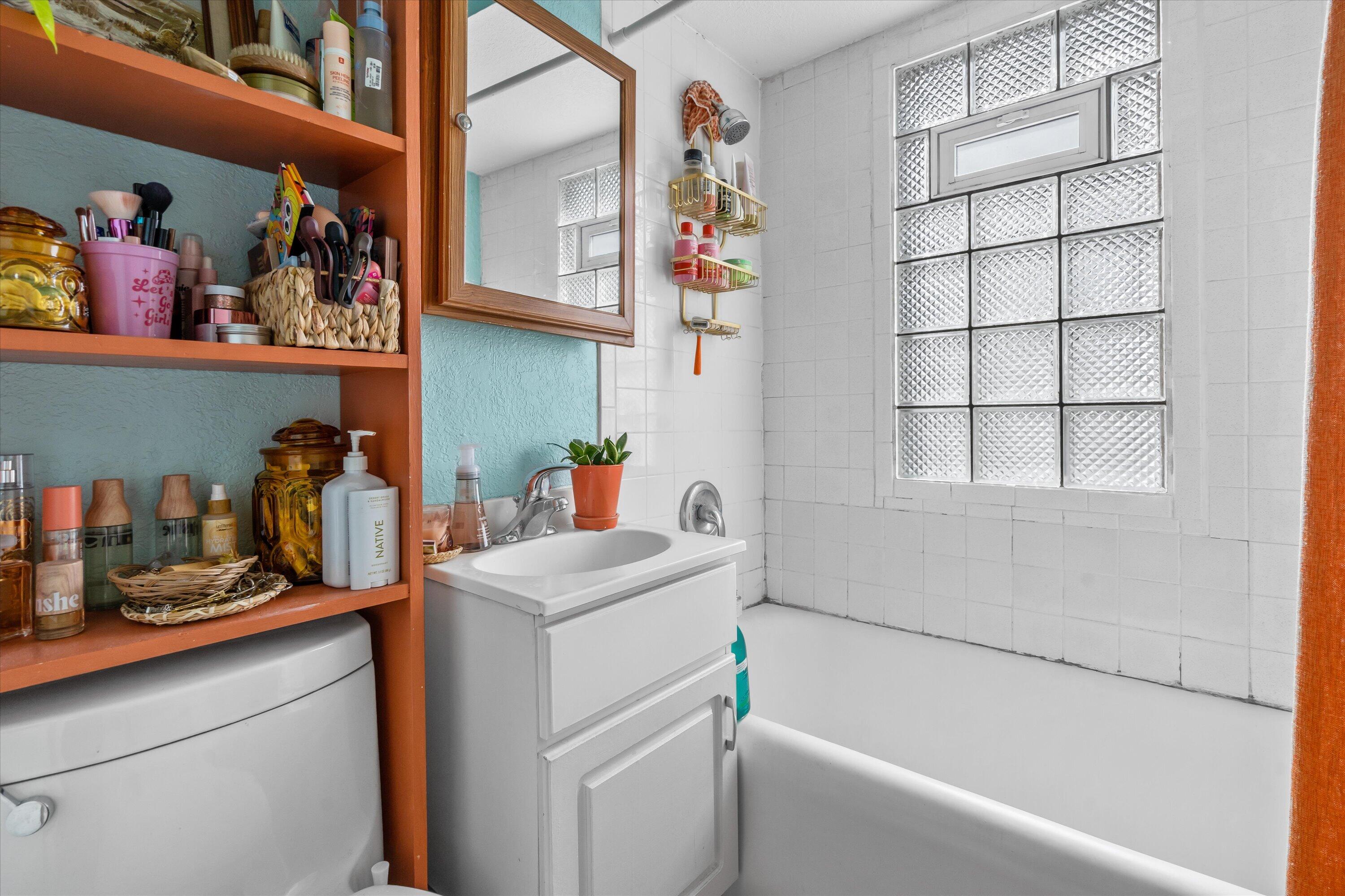 518 E Lloyd St Unit: 520