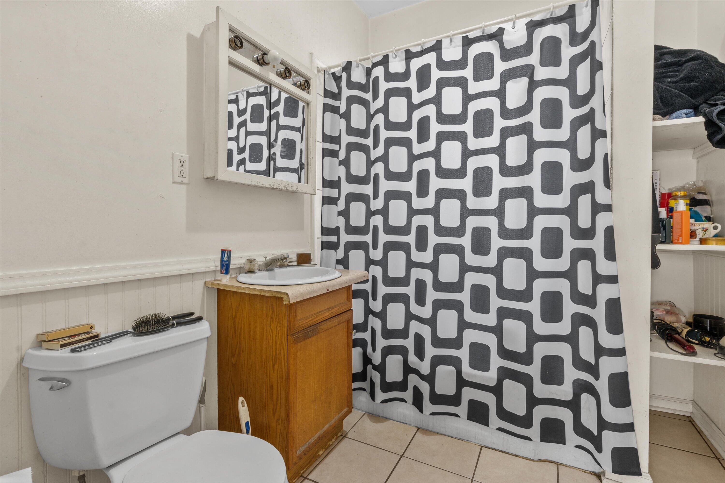 518 E Lloyd St Unit: 520