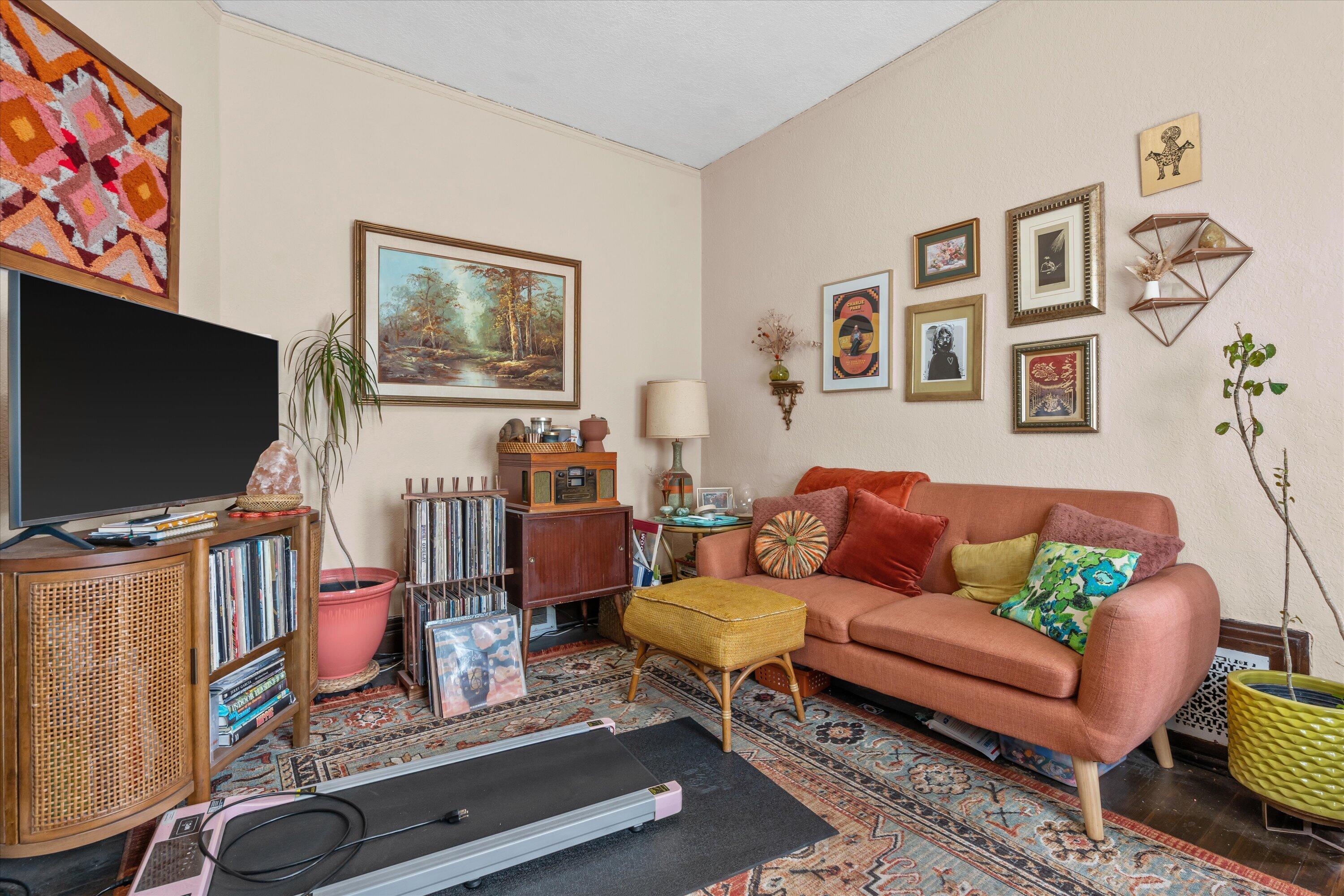 518 E Lloyd St Unit: 520