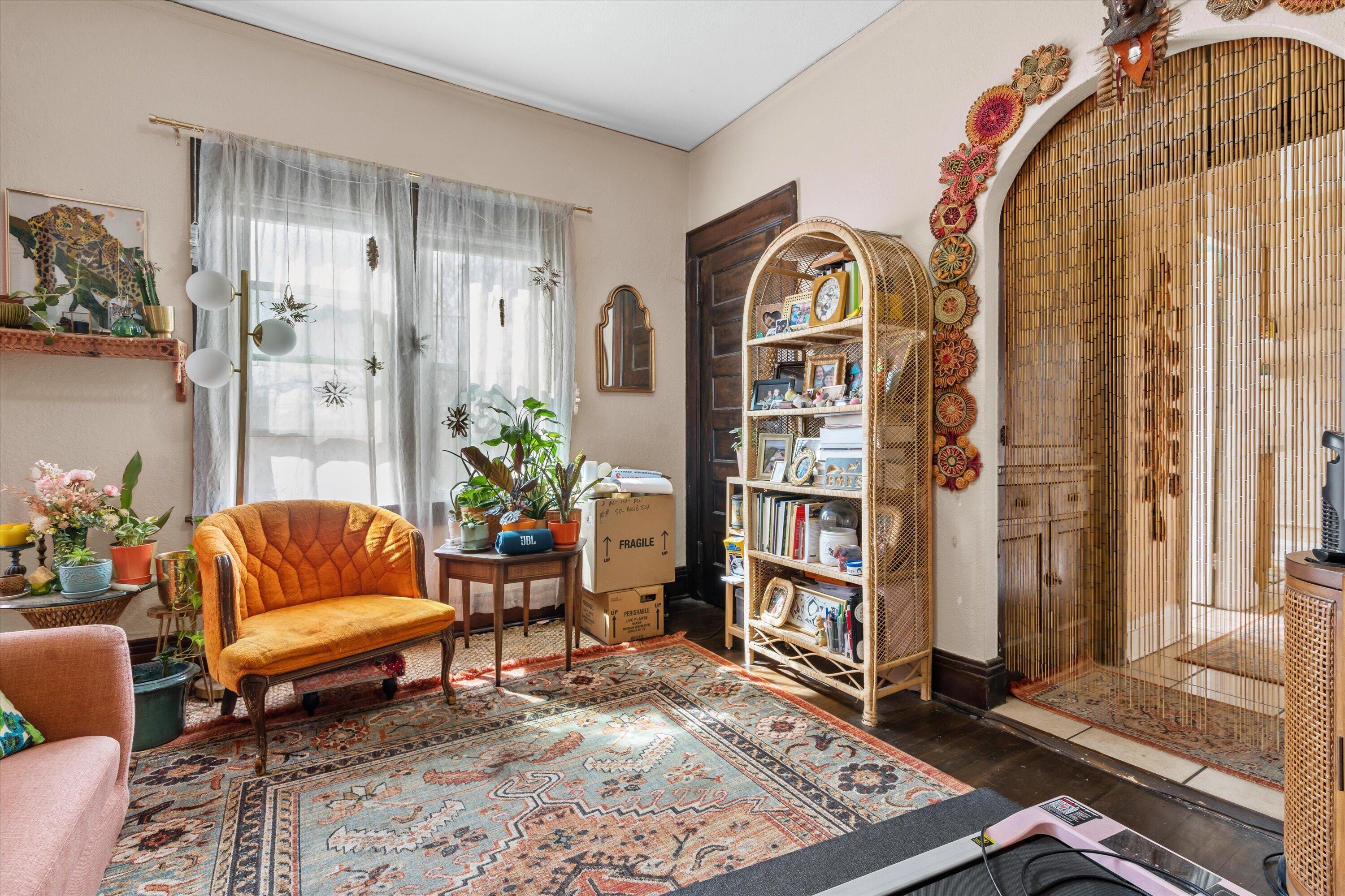 518 E Lloyd St Unit: 520