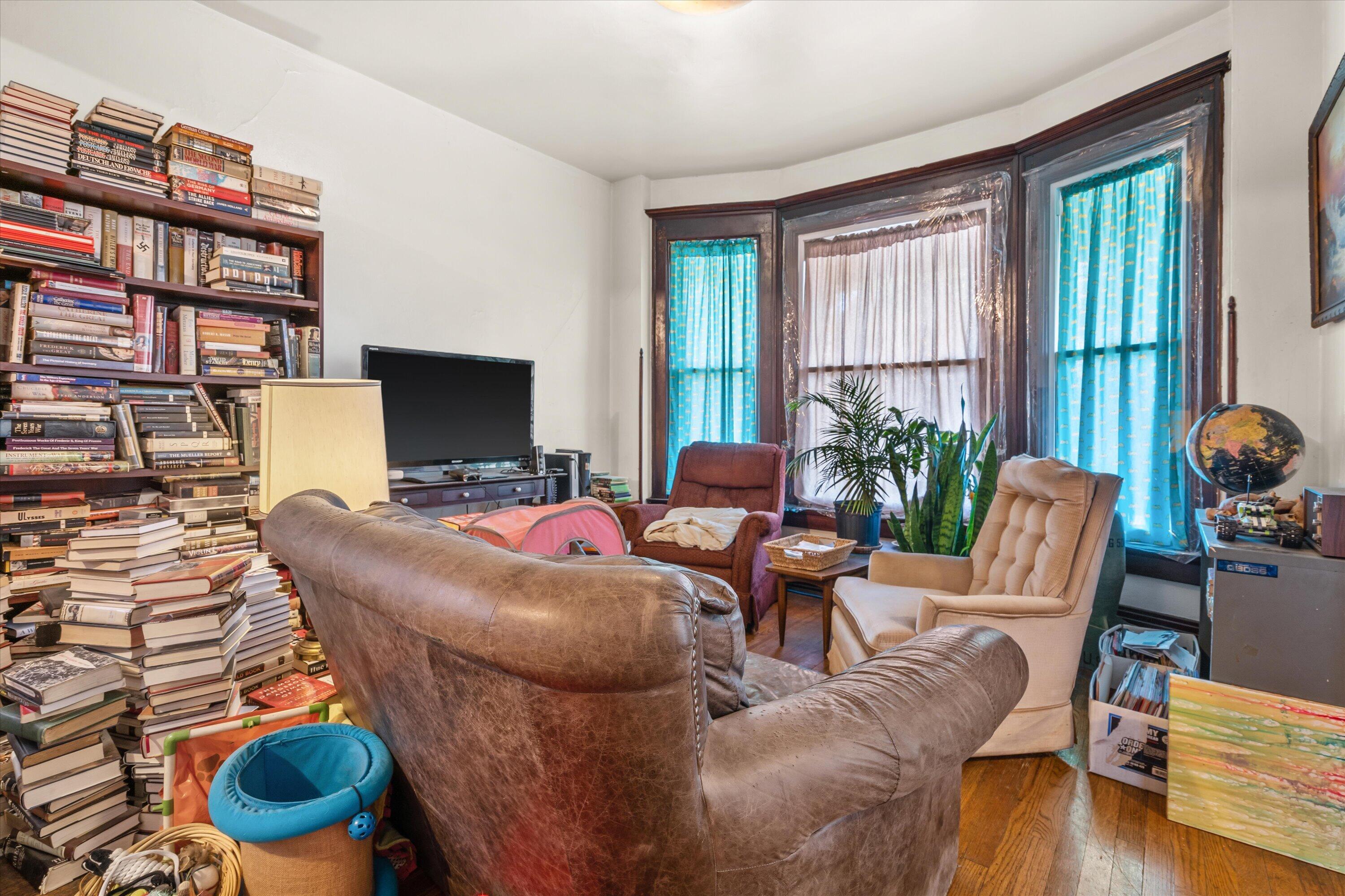 518 E Lloyd St Unit: 520