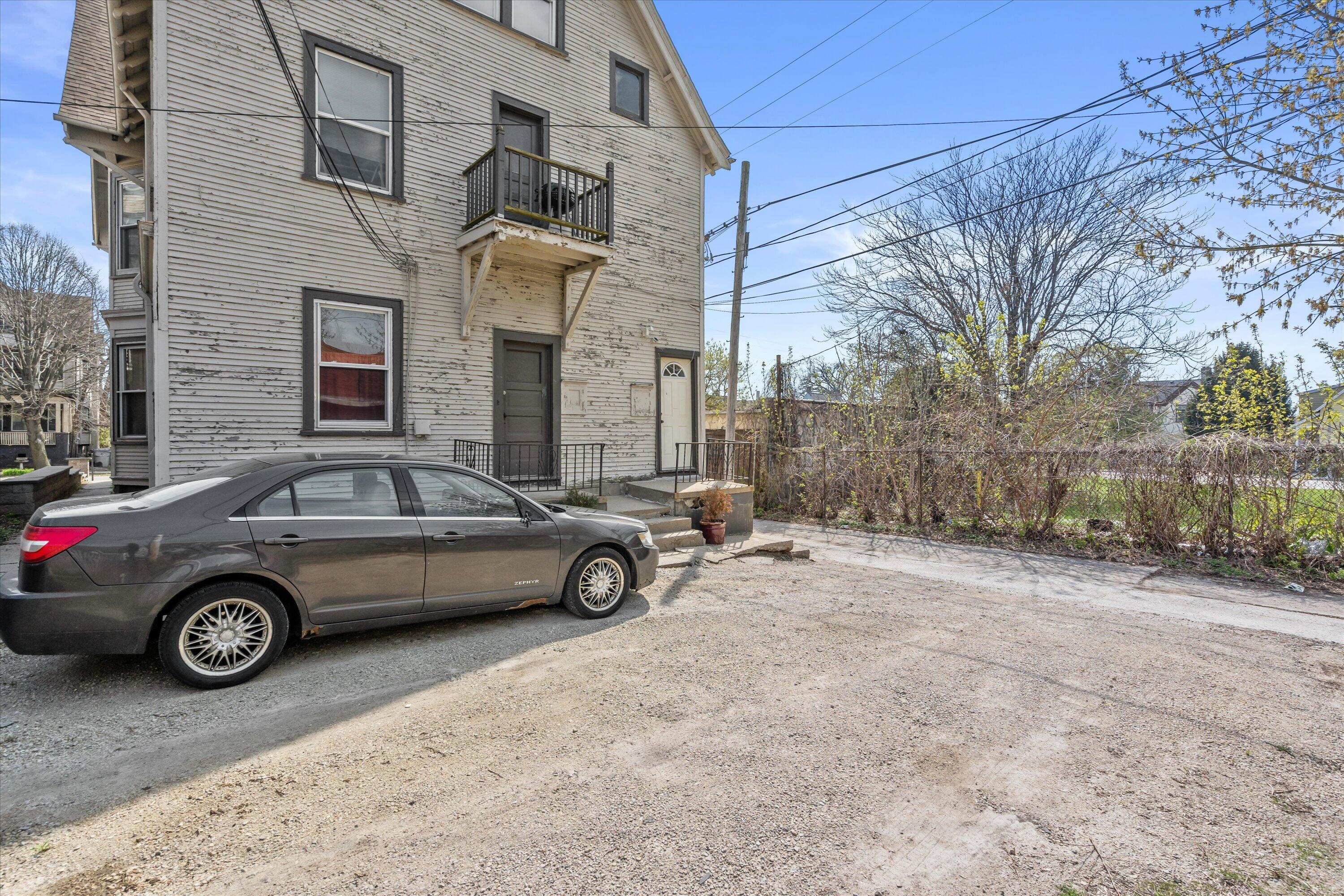 518 E Lloyd St Unit: 520