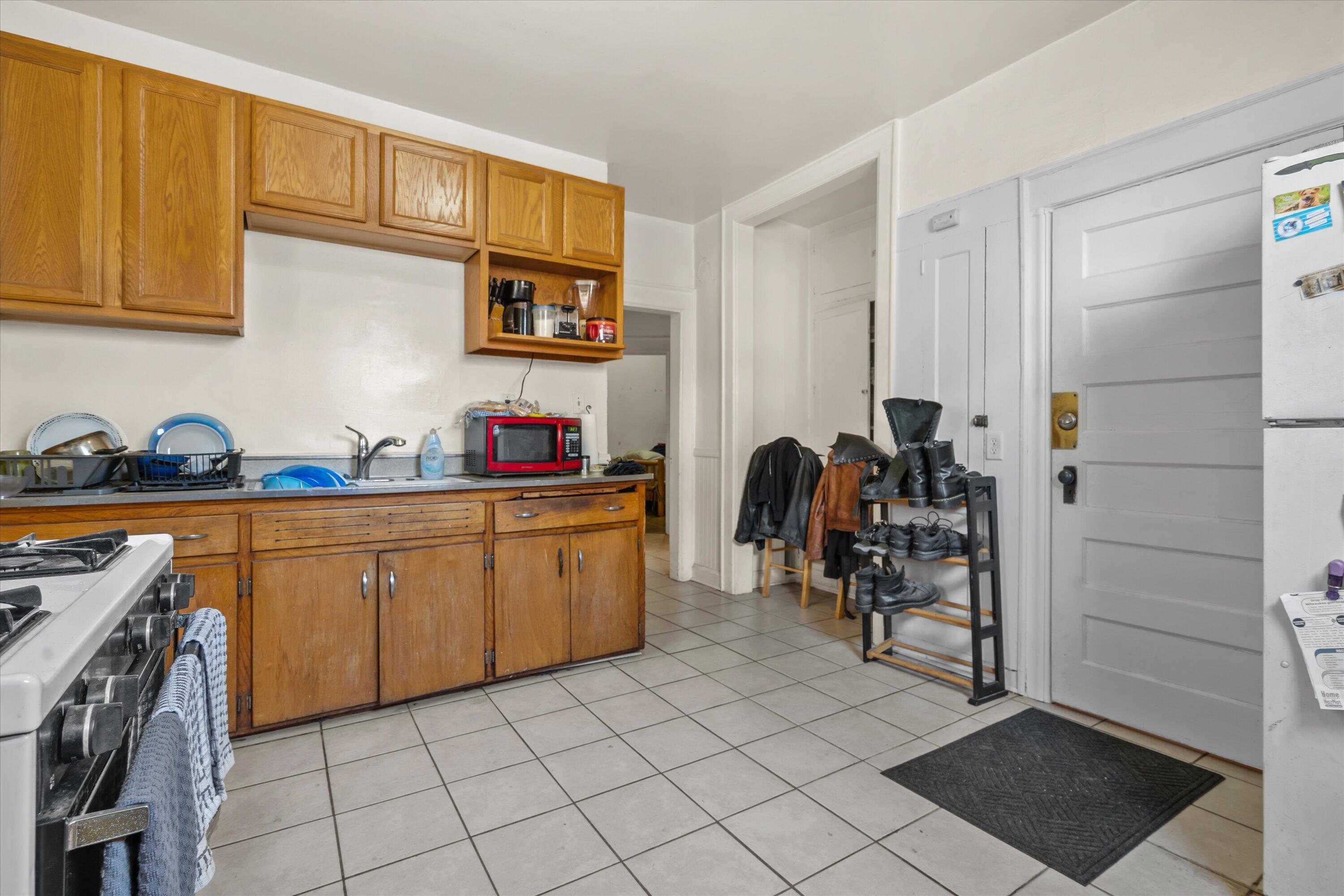 518 E Lloyd St Unit: 520