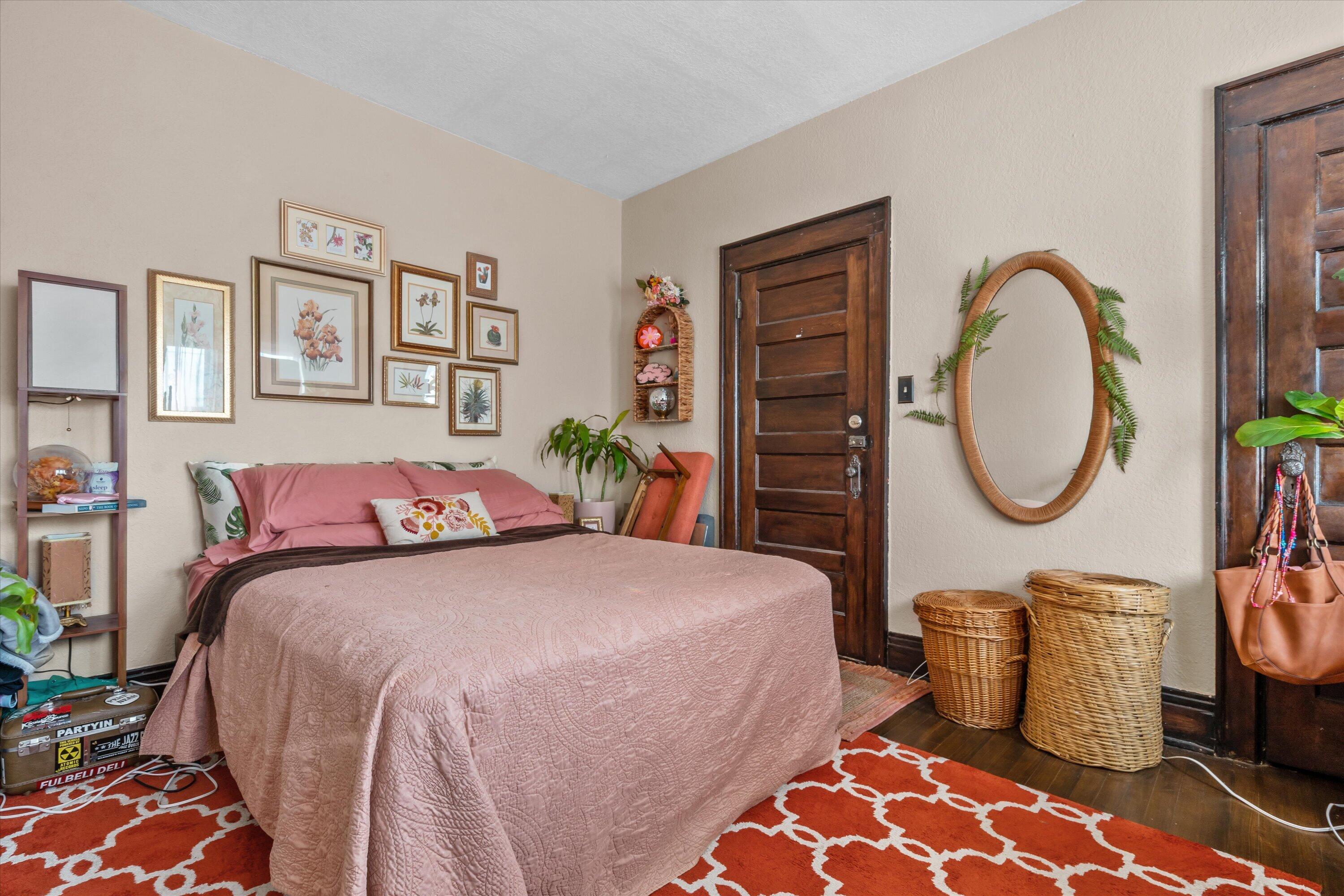 518 E Lloyd St Unit: 520