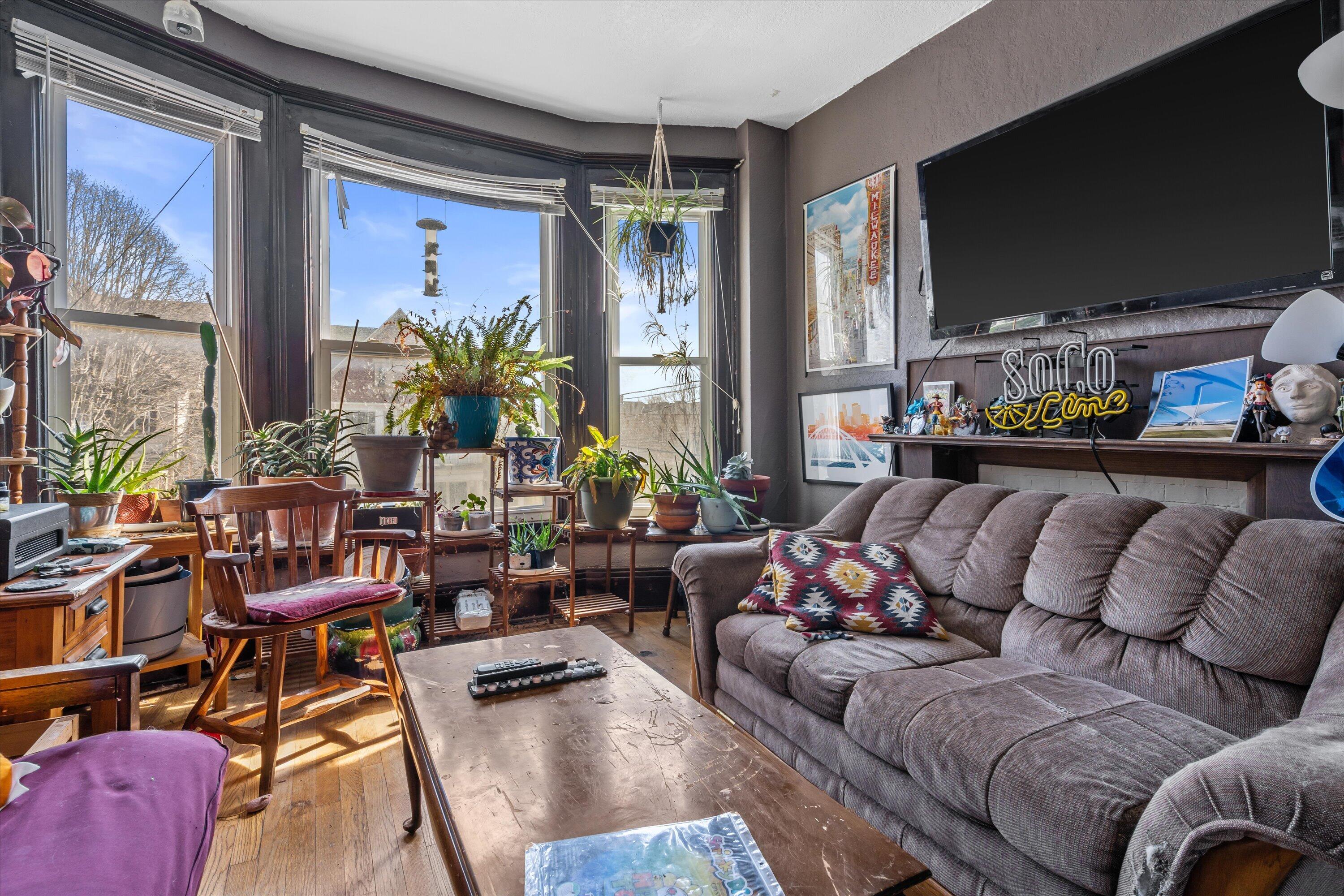 518 E Lloyd St Unit: 520