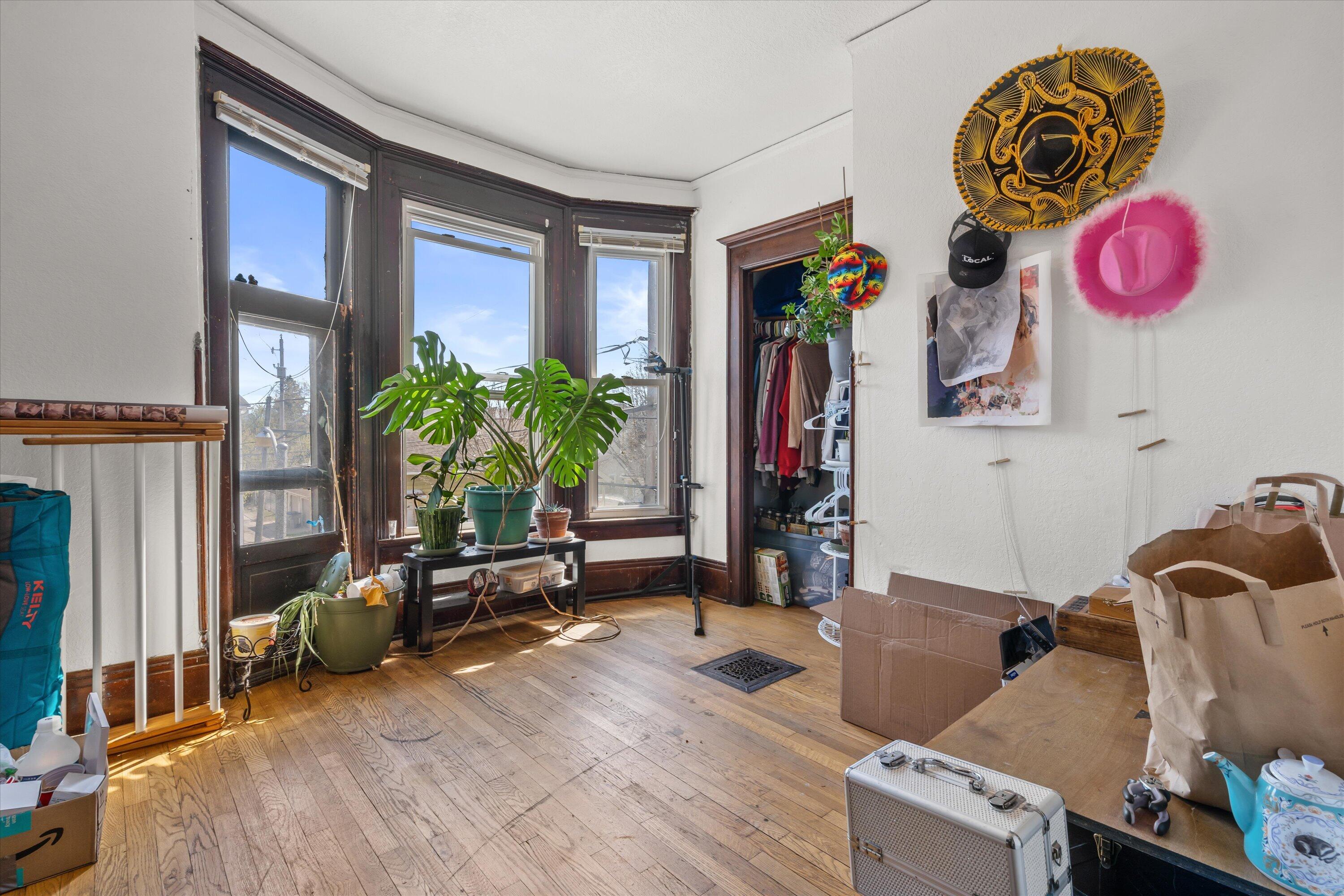 518 E Lloyd St Unit: 520