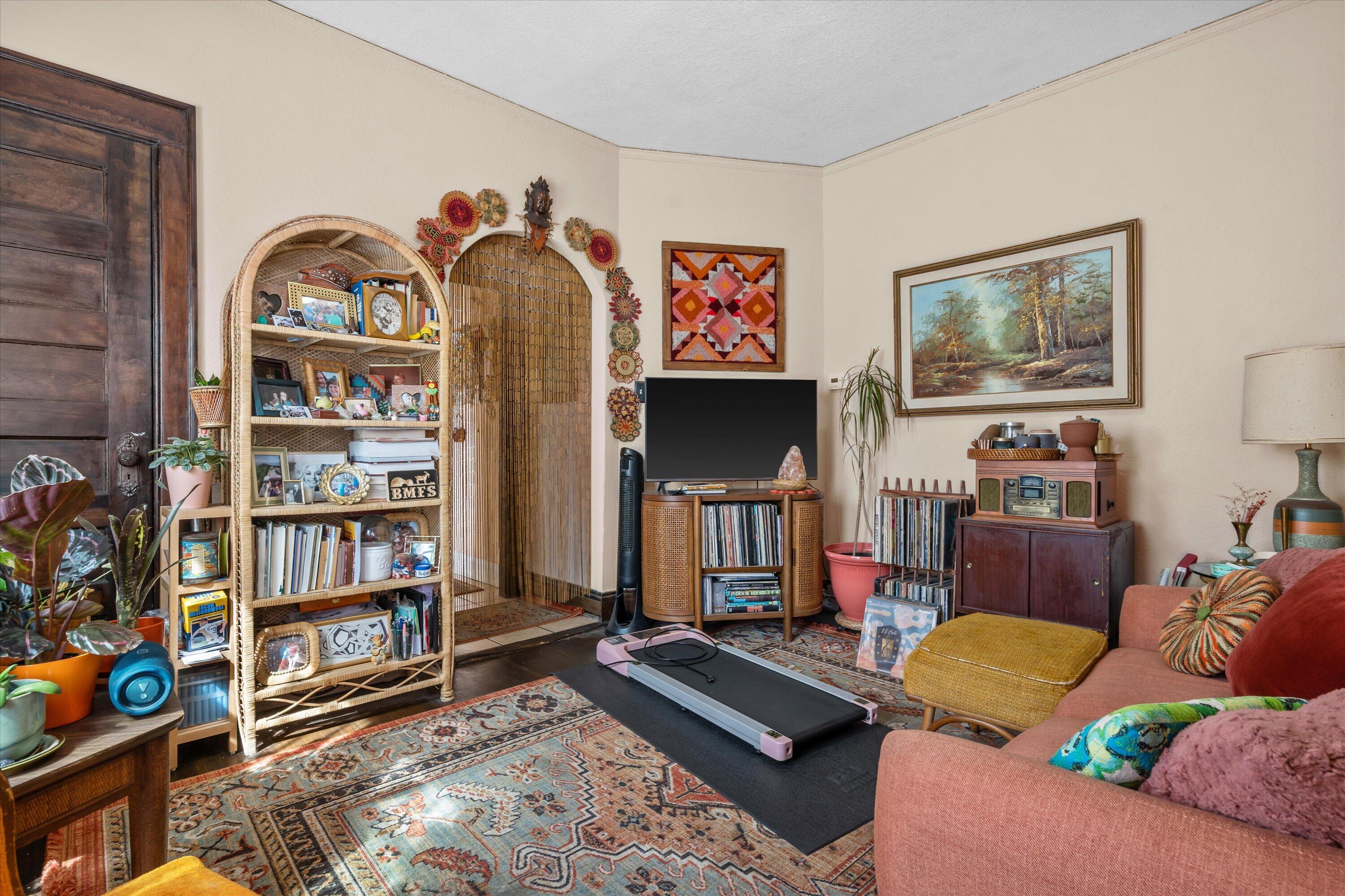 518 E Lloyd St Unit: 520