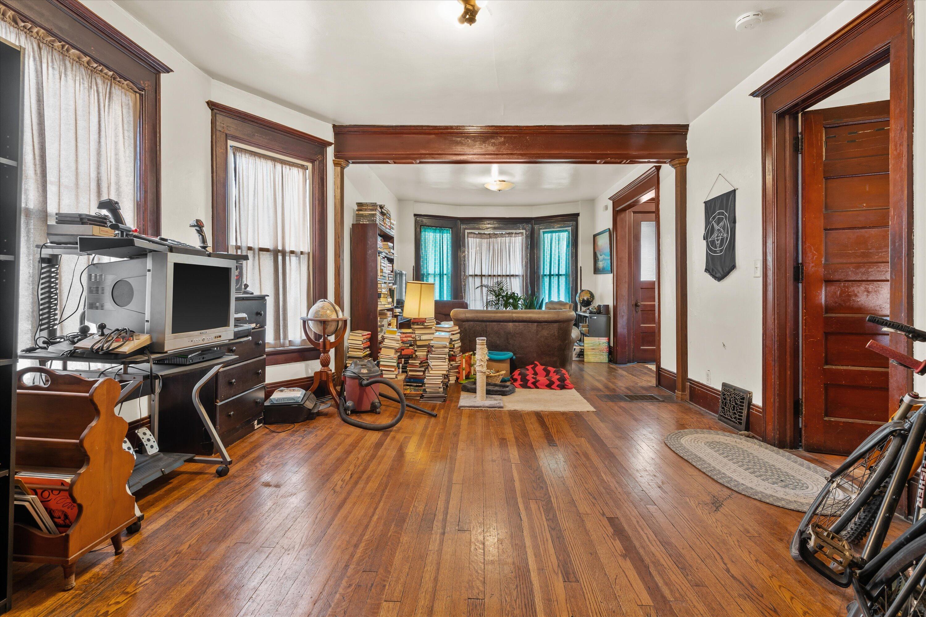 518 E Lloyd St Unit: 520