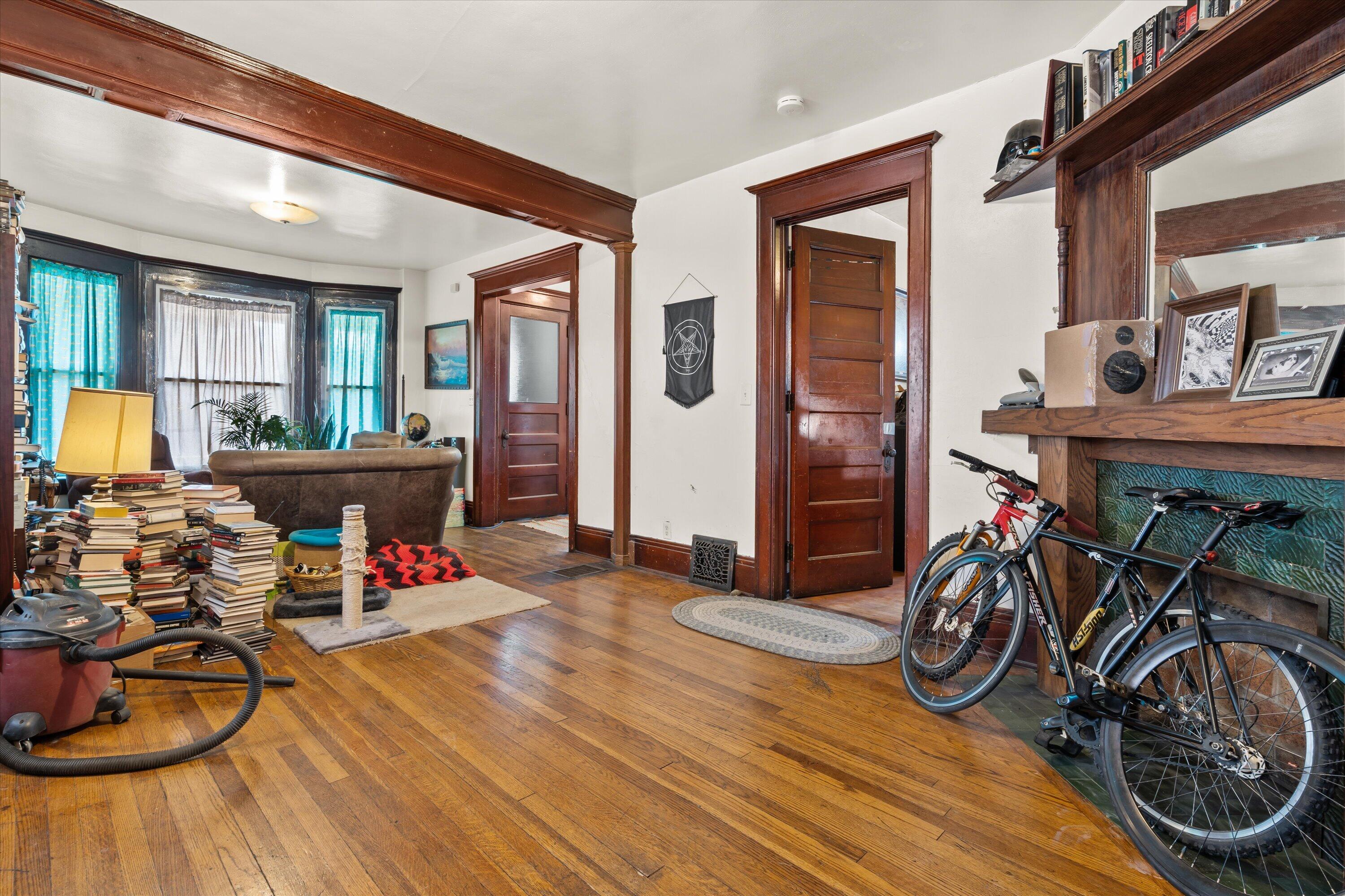 518 E Lloyd St Unit: 520