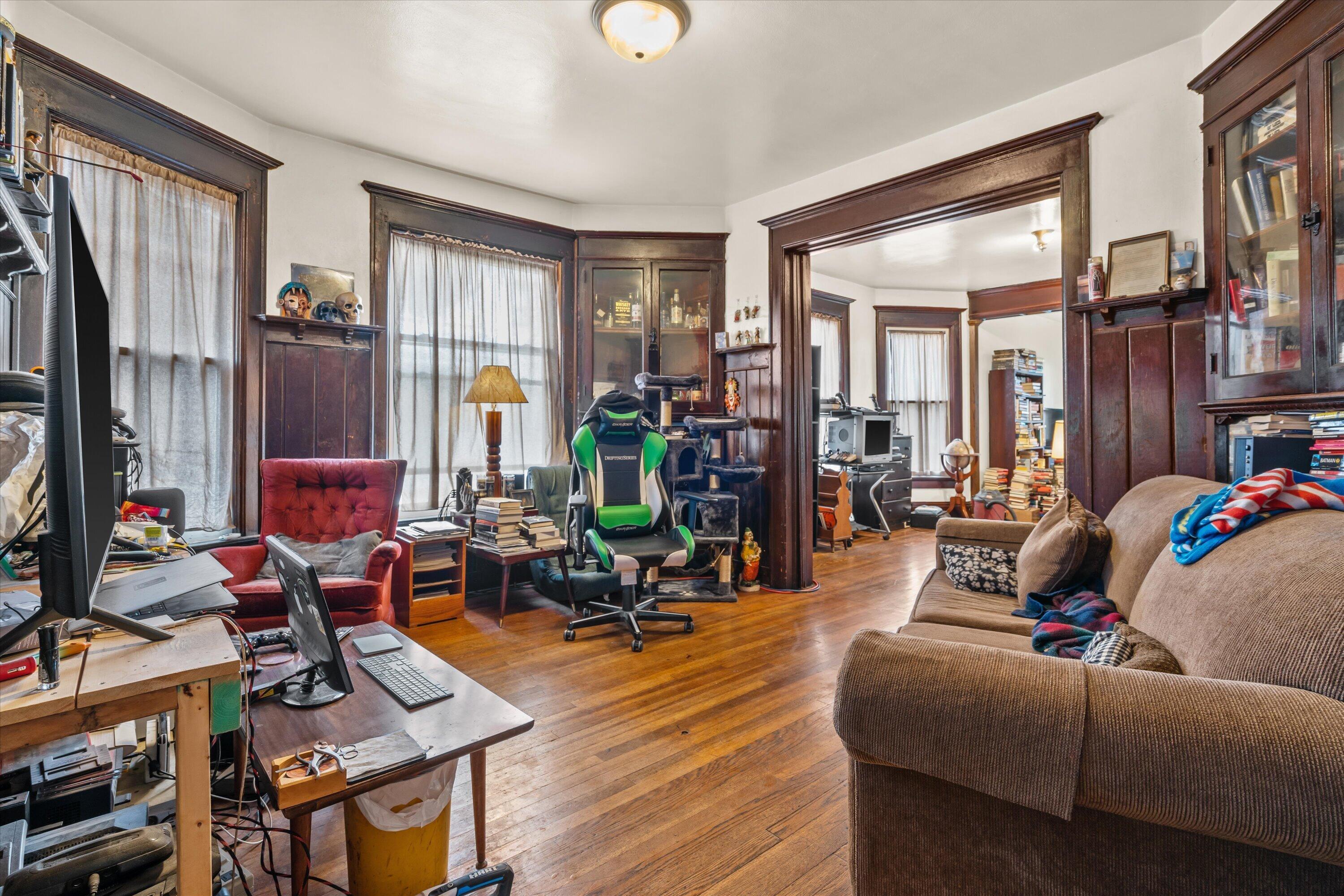 518 E Lloyd St Unit: 520