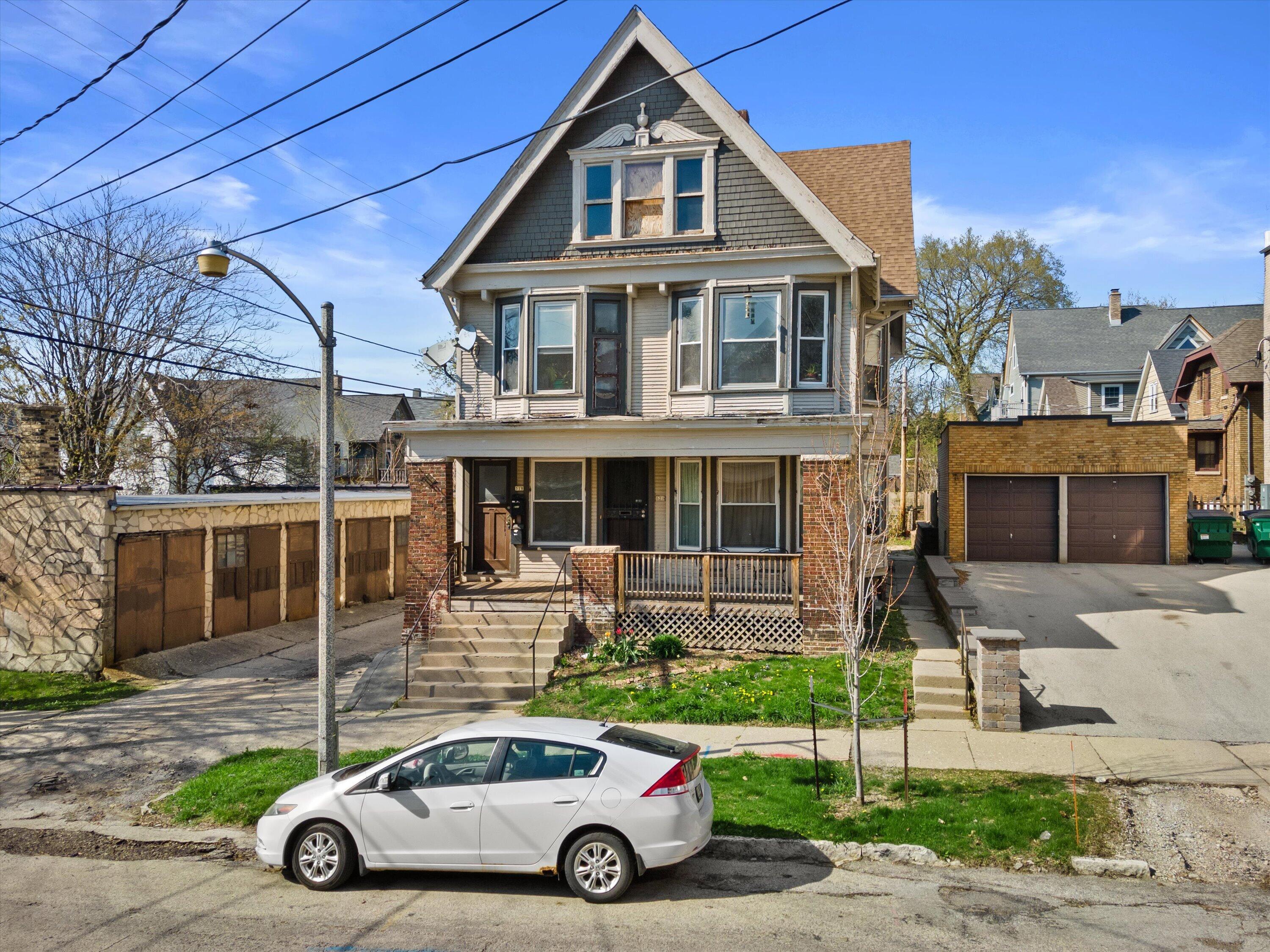 518 E Lloyd St Unit: 520