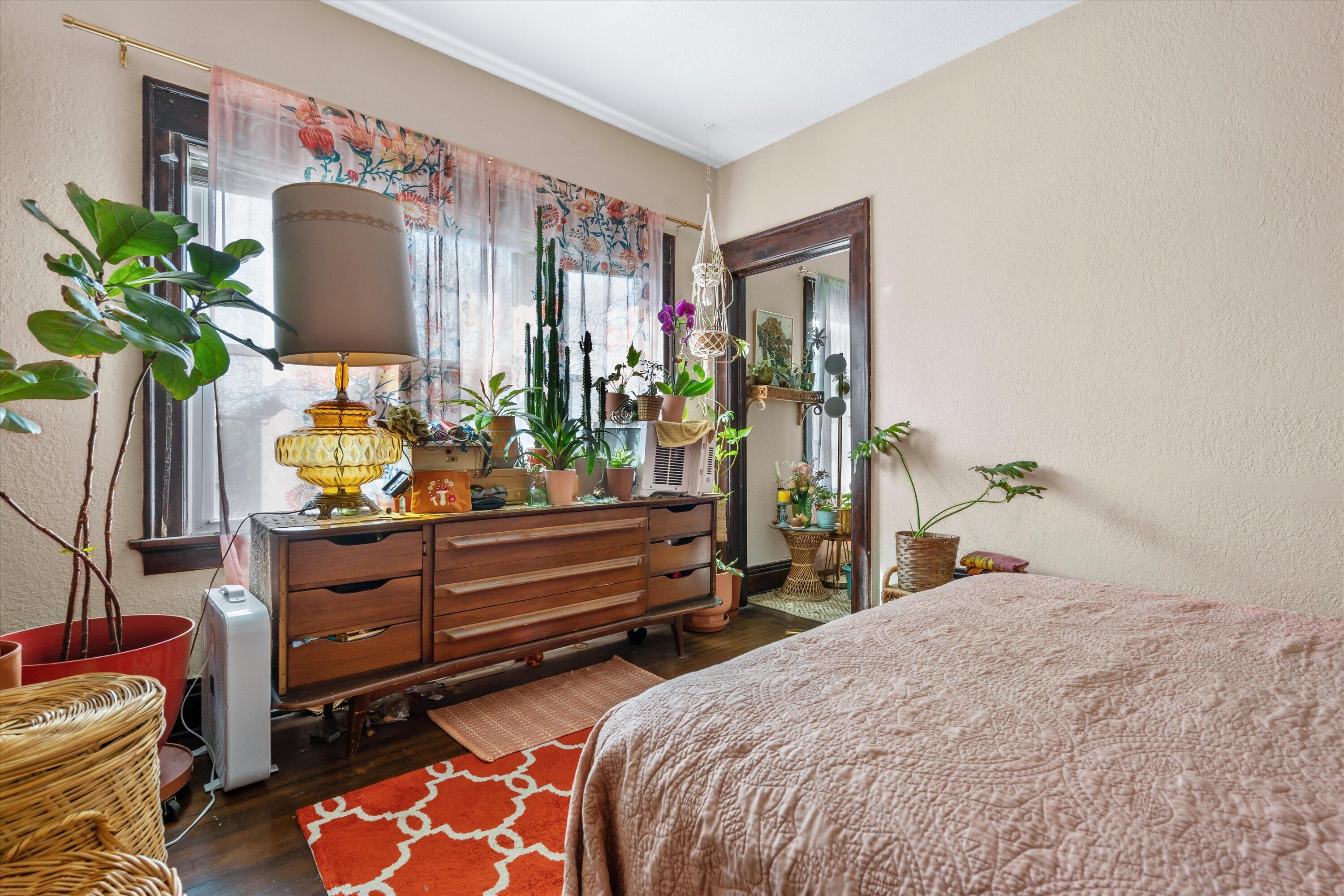 518 E Lloyd St Unit: 520
