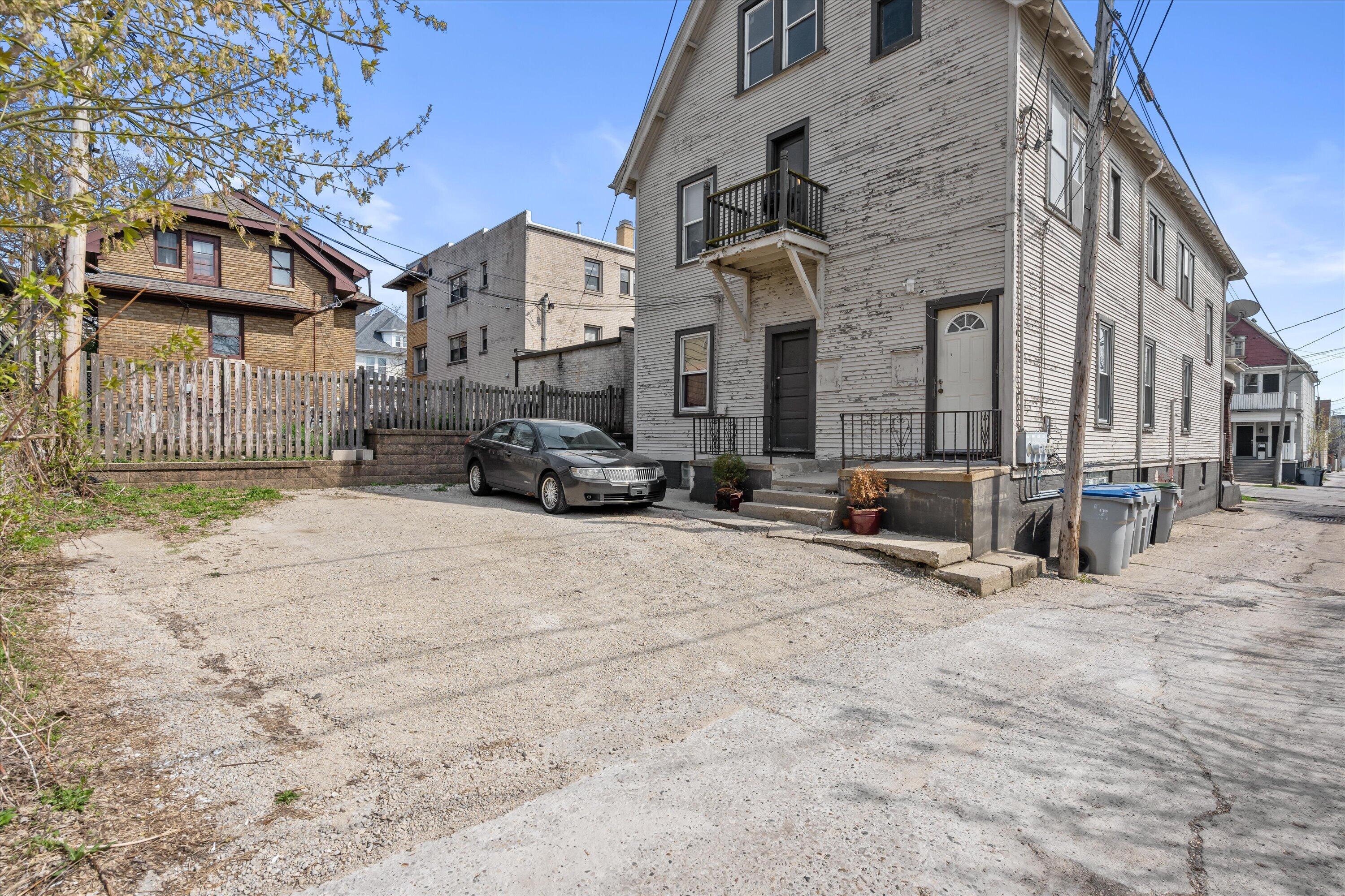 518 E Lloyd St Unit: 520