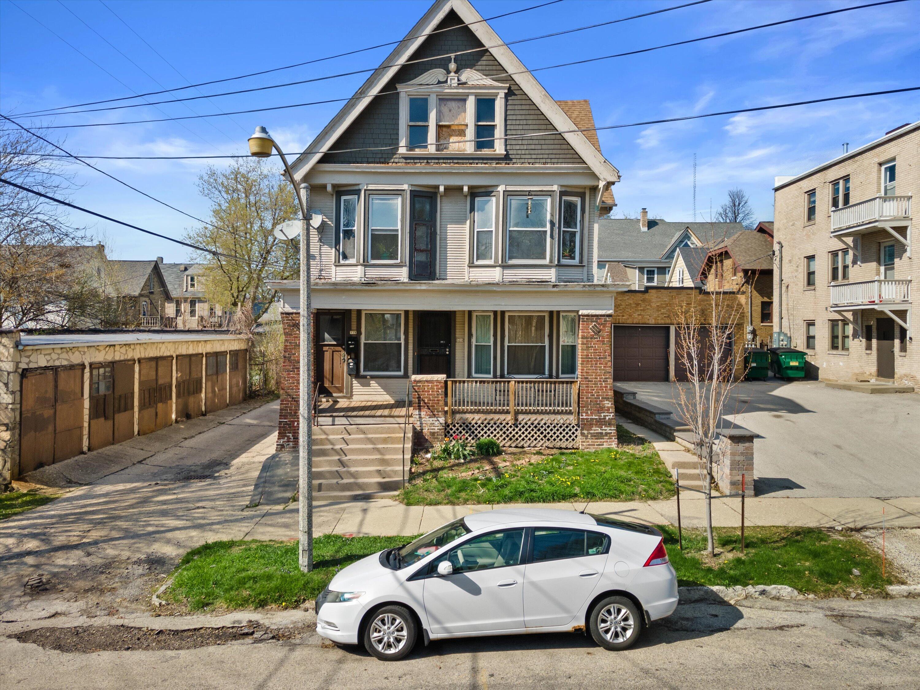 518 E Lloyd St Unit: 520
