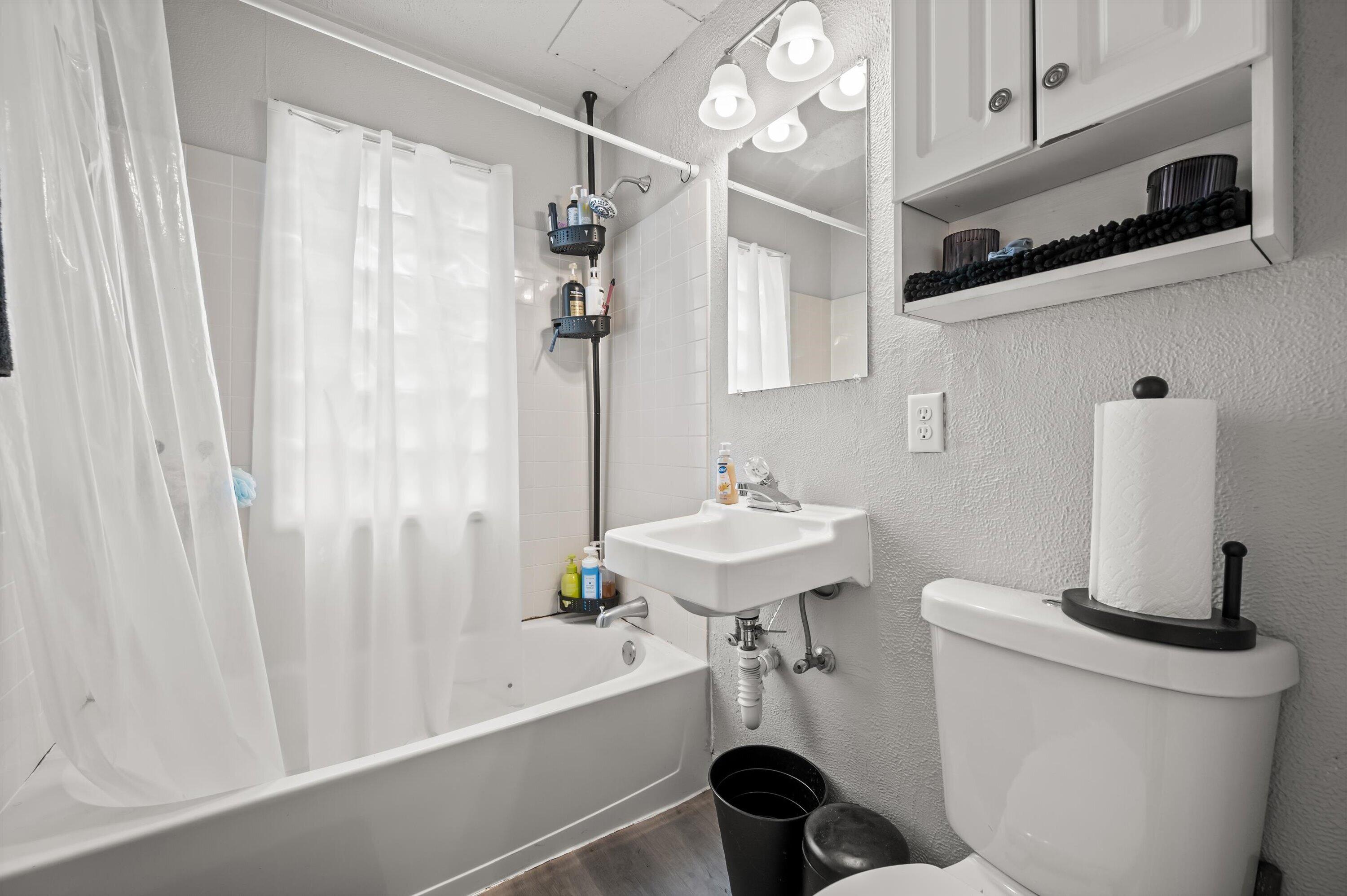 3223 N 84th St Unit: 3225