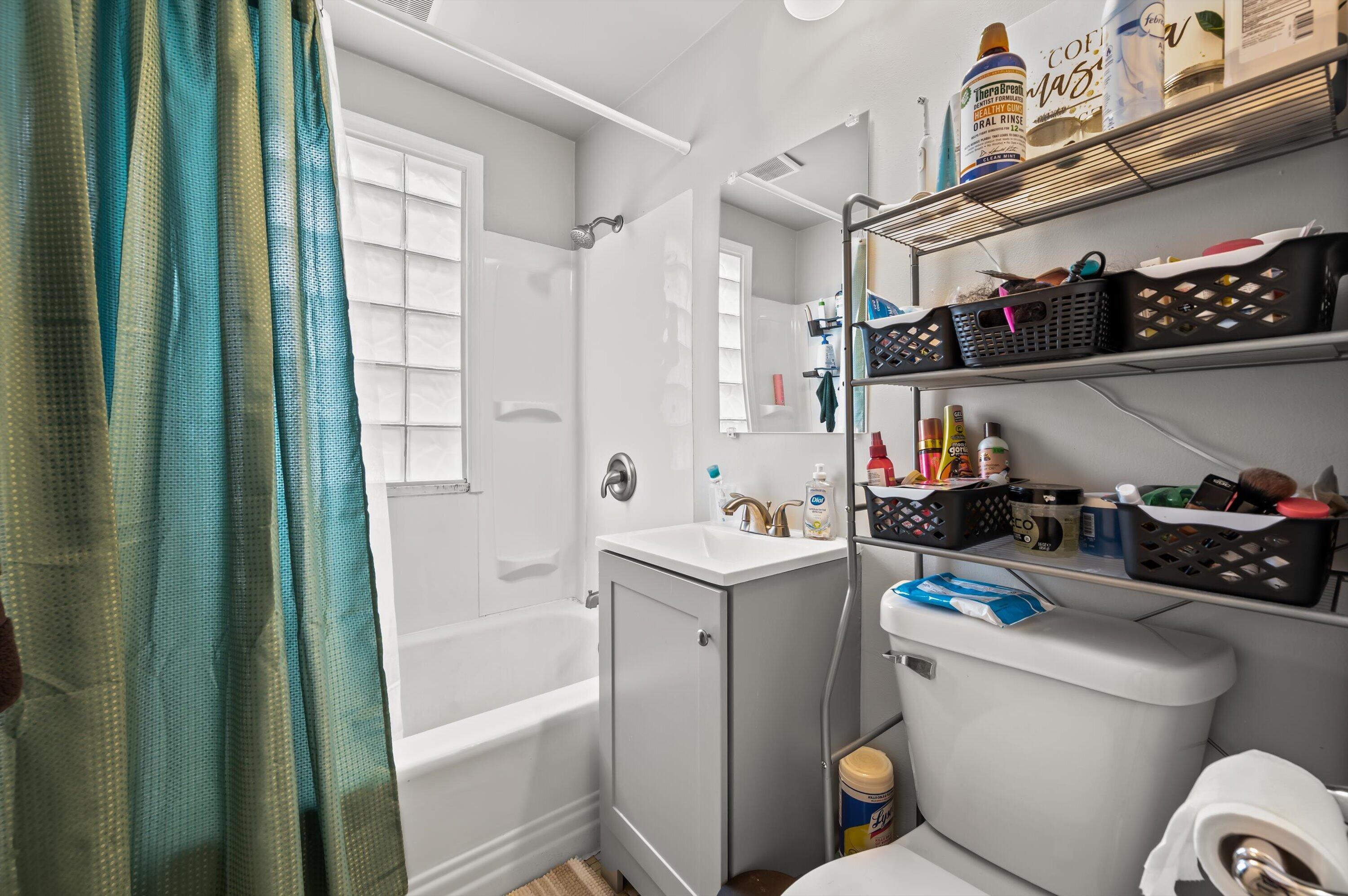 3223 N 84th St Unit: 3225