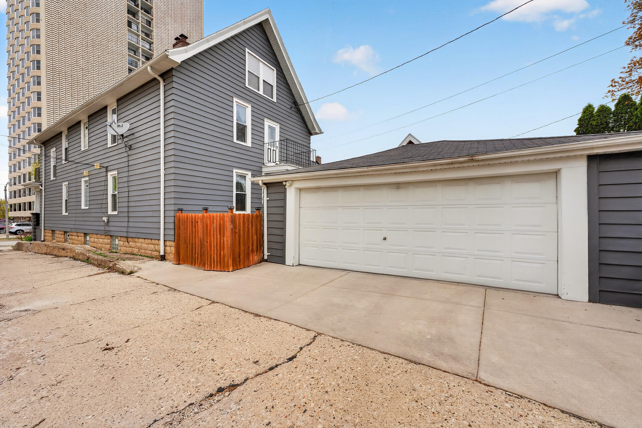 1723 E Ontario St, 1725