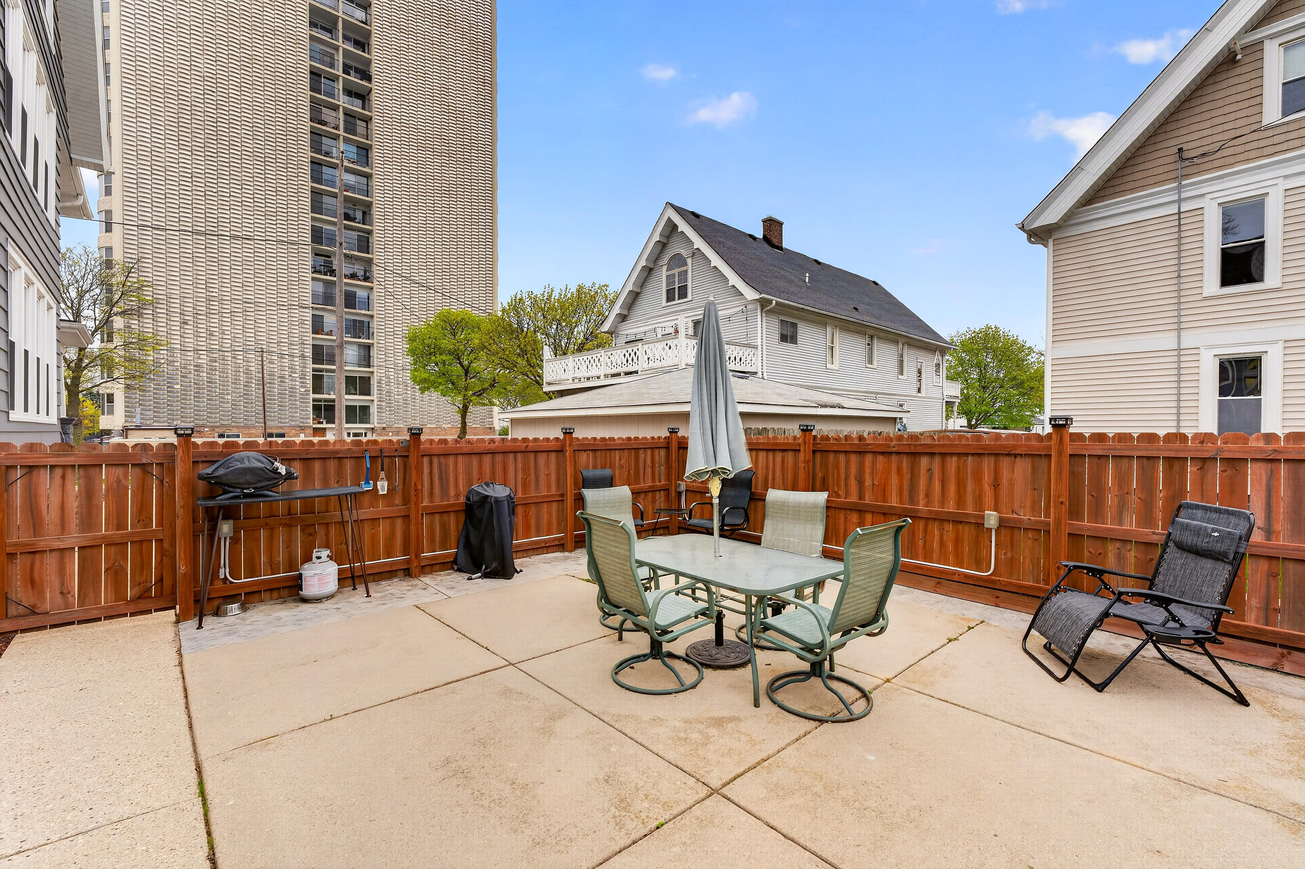 1723 E Ontario St, 1725