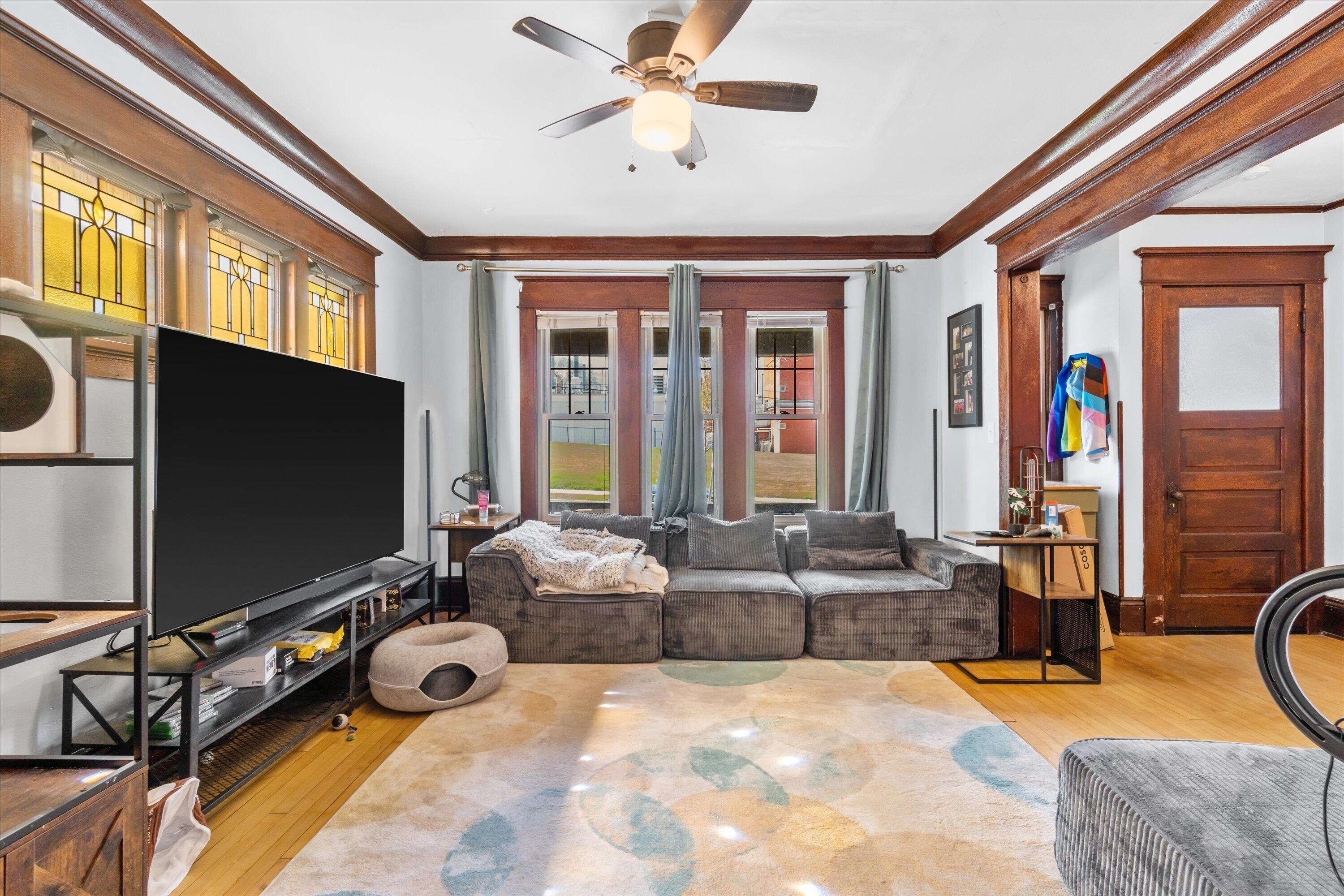 2116 N Oakland Ave Unit: 2118