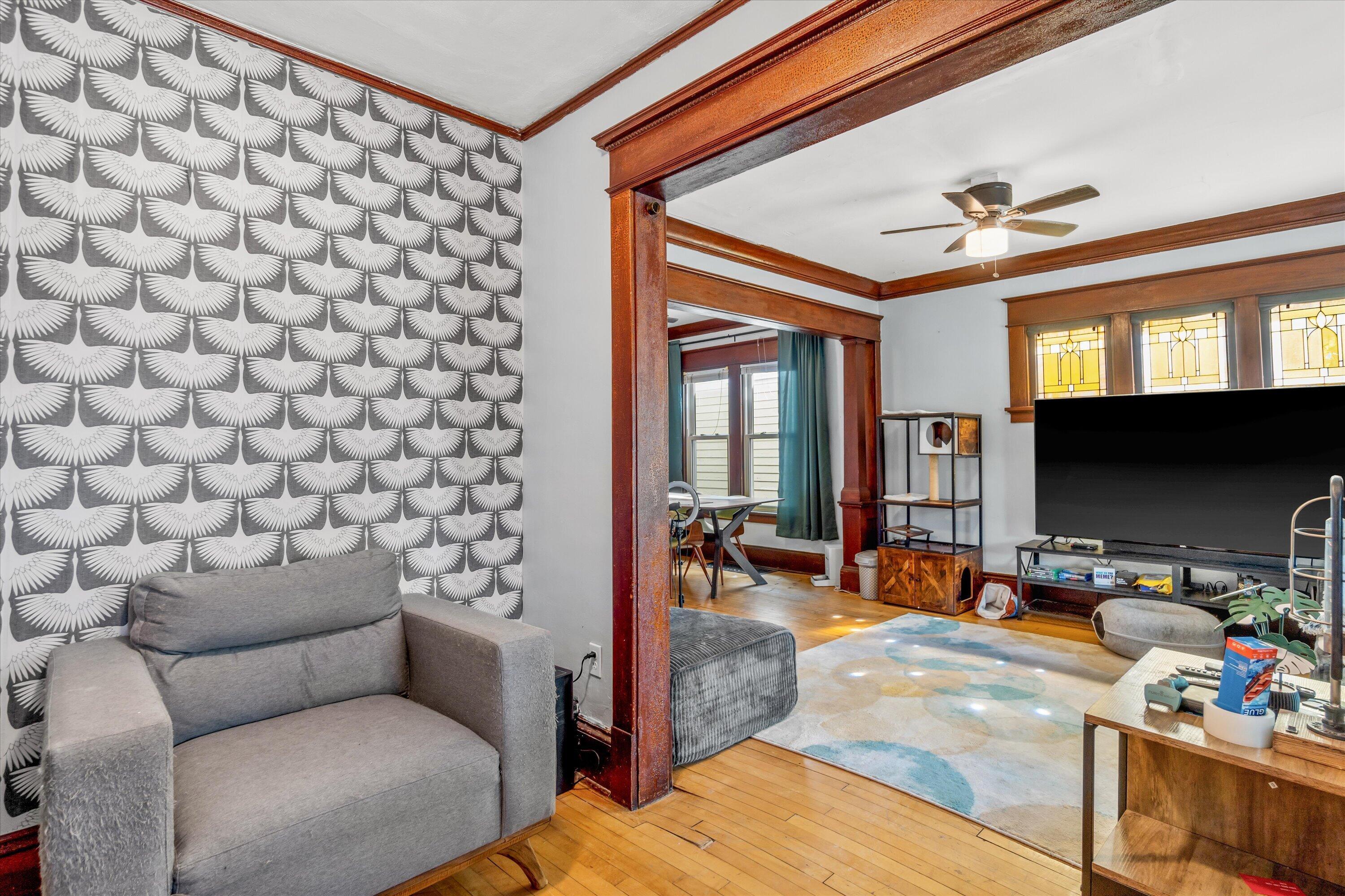 2116 N Oakland Ave Unit: 2118