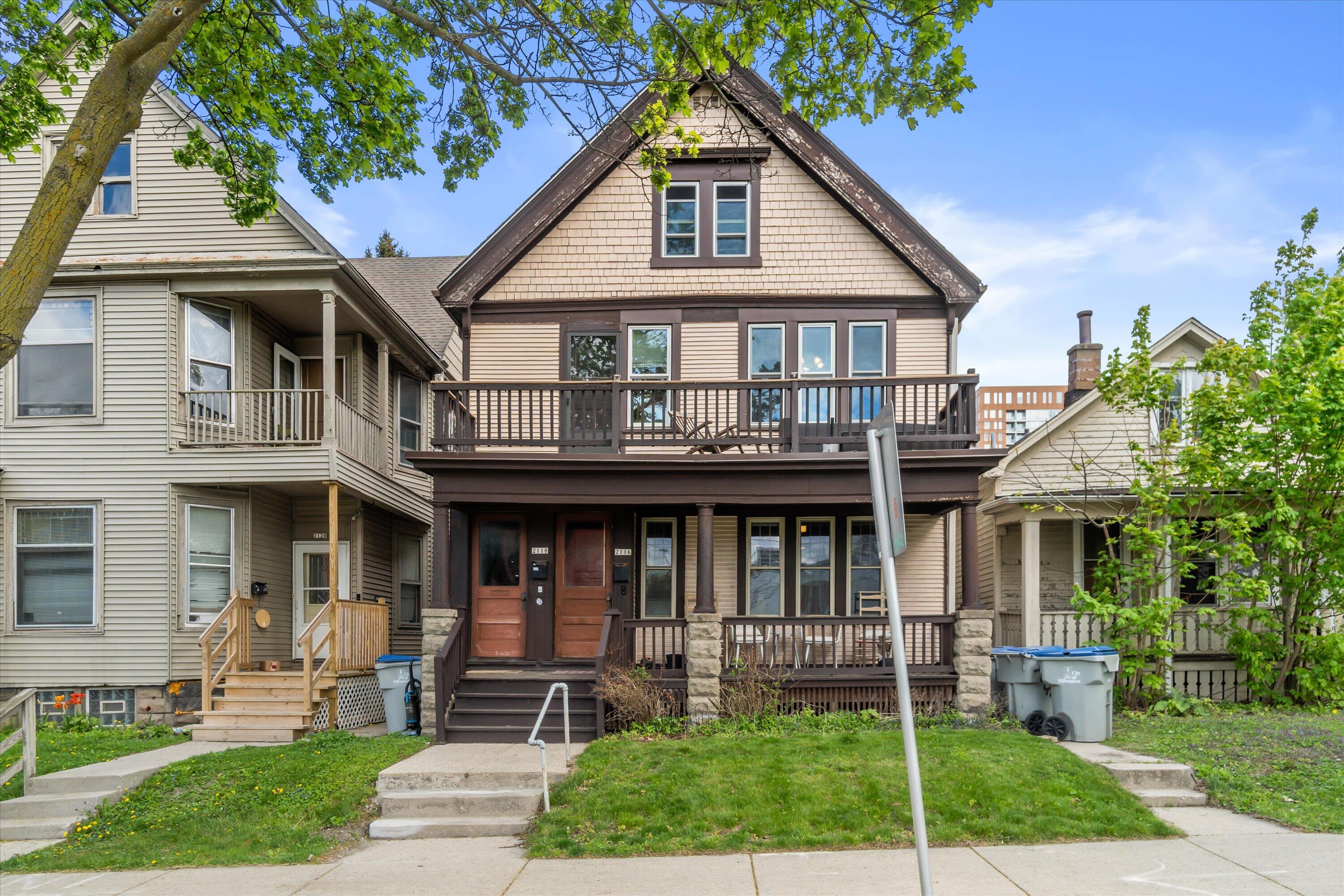 2116 N Oakland Ave Unit: 2118
