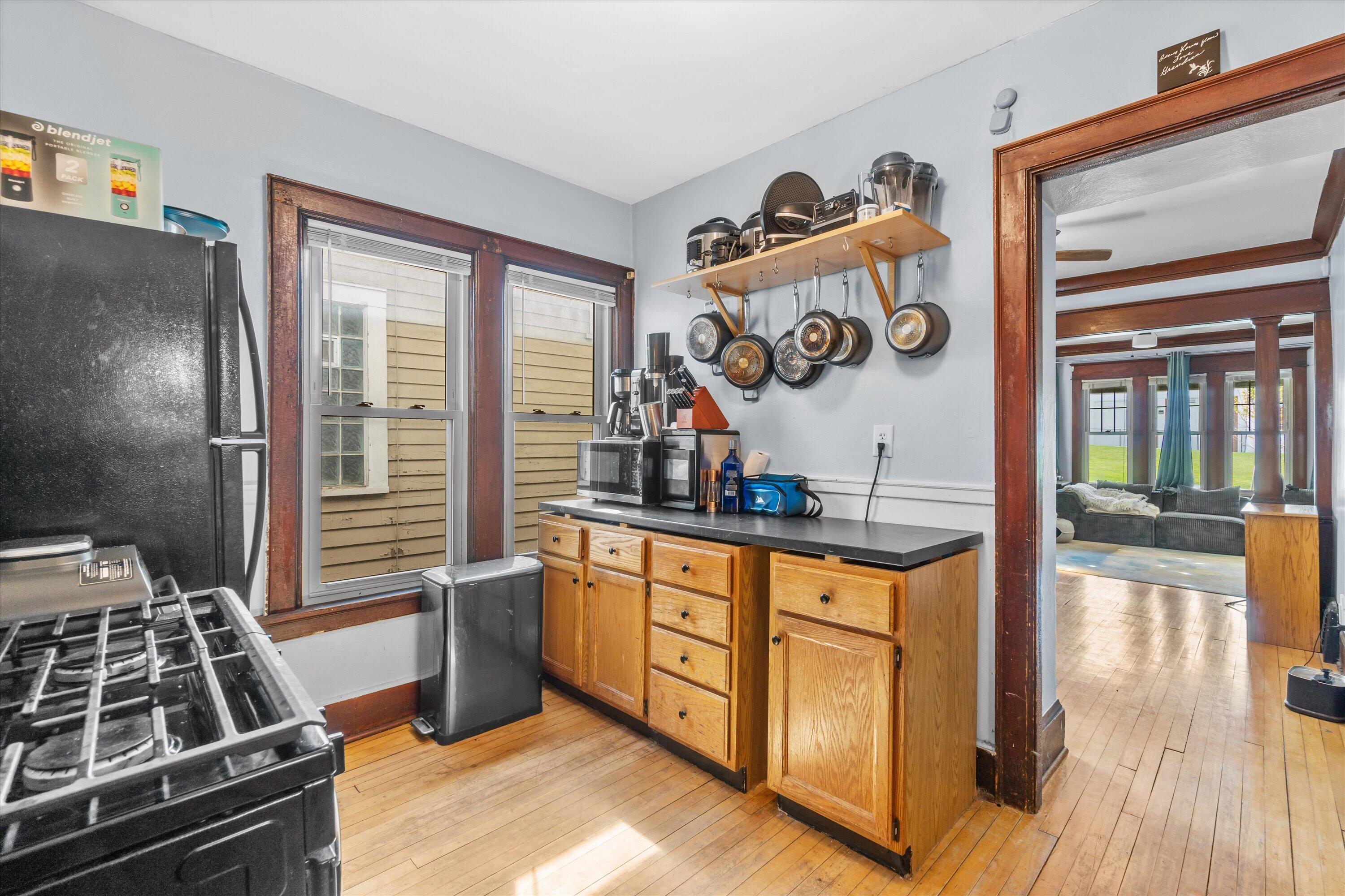 2116 N Oakland Ave Unit: 2118