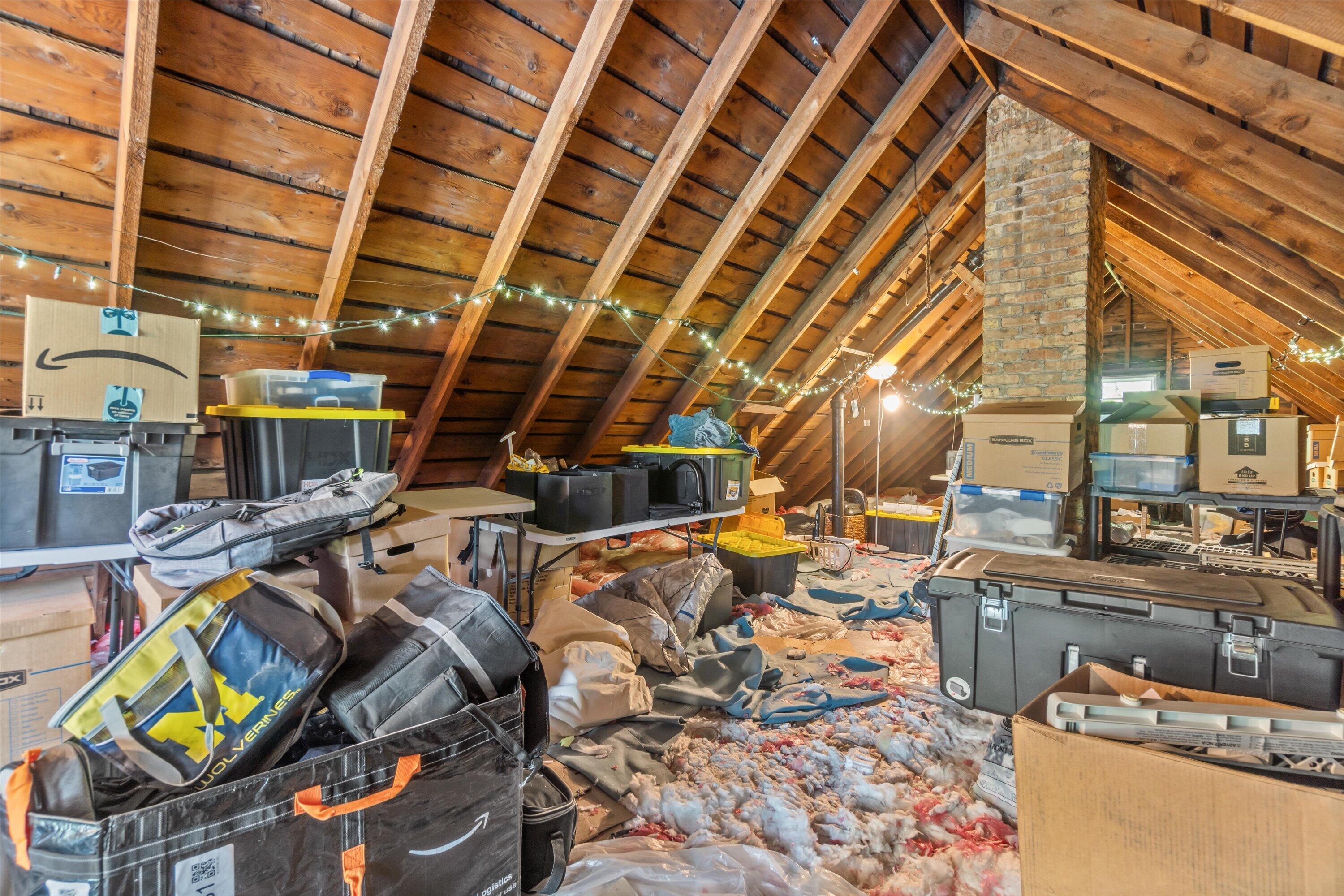 2116 N Oakland Ave Unit: 2118