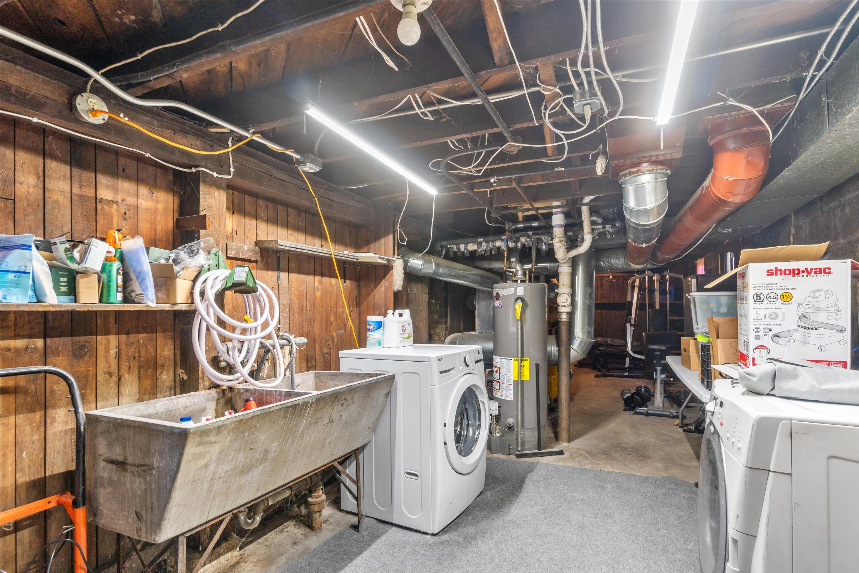 2116 N Oakland Ave Unit: 2118