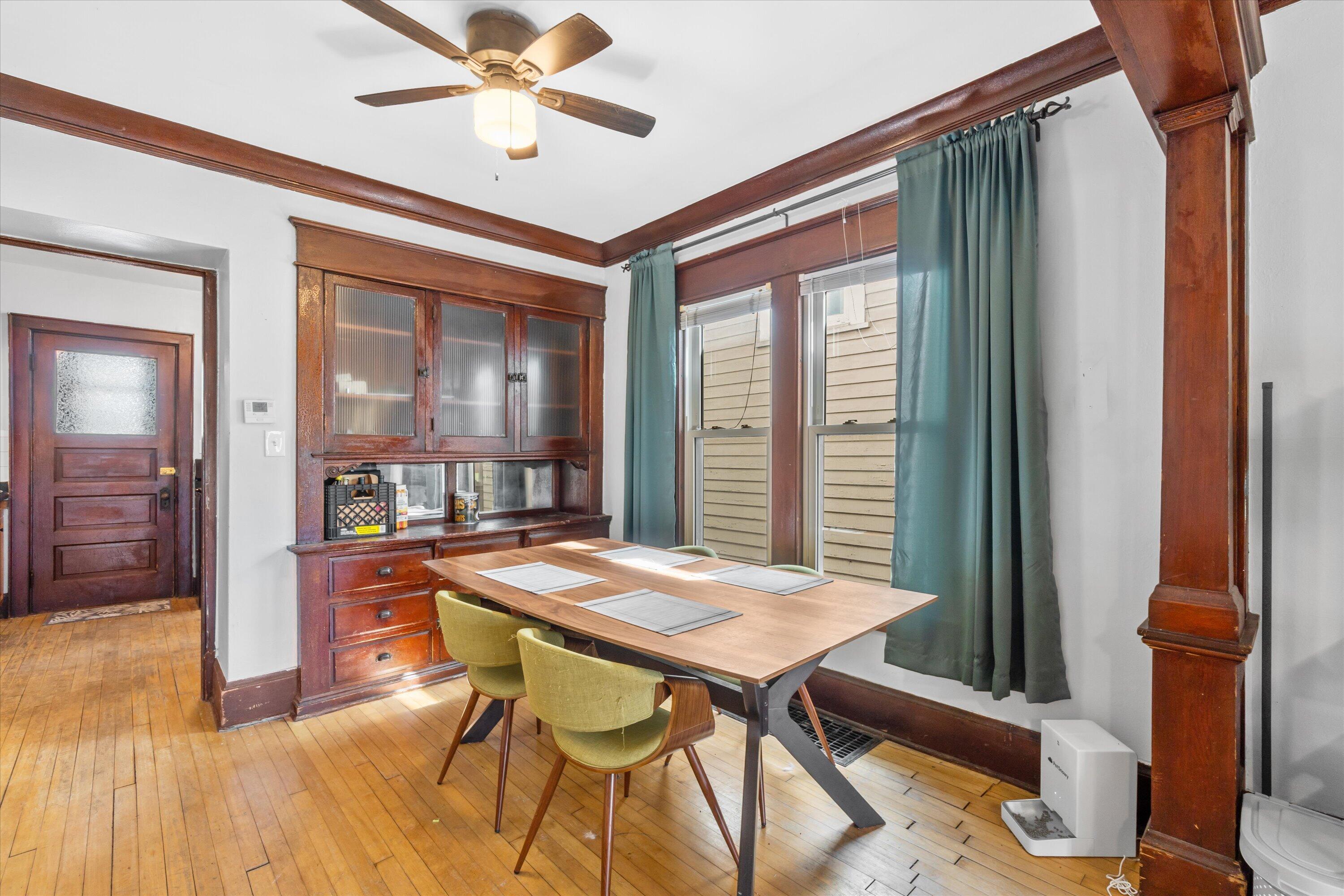 2116 N Oakland Ave Unit: 2118