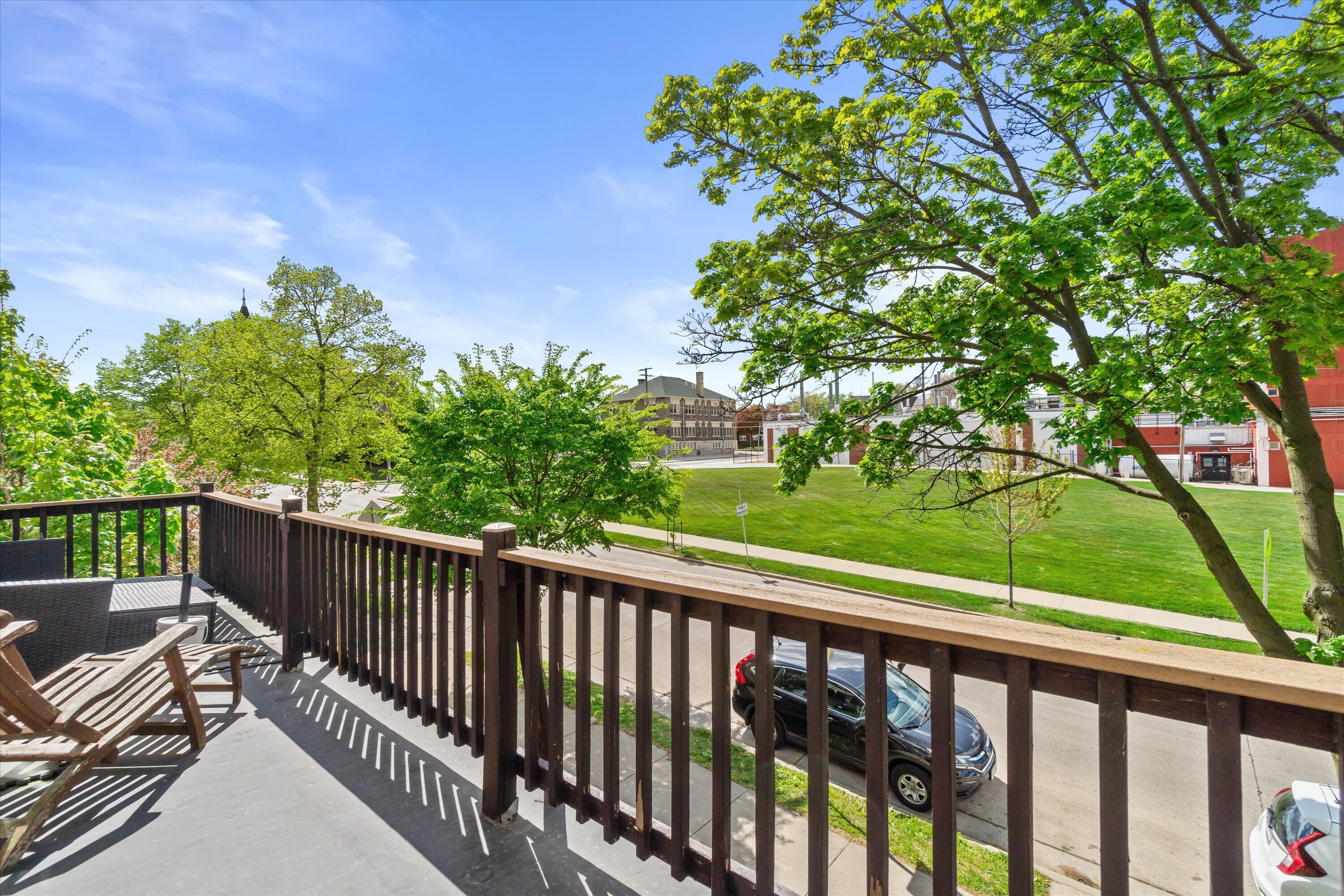 2116 N Oakland Ave Unit: 2118