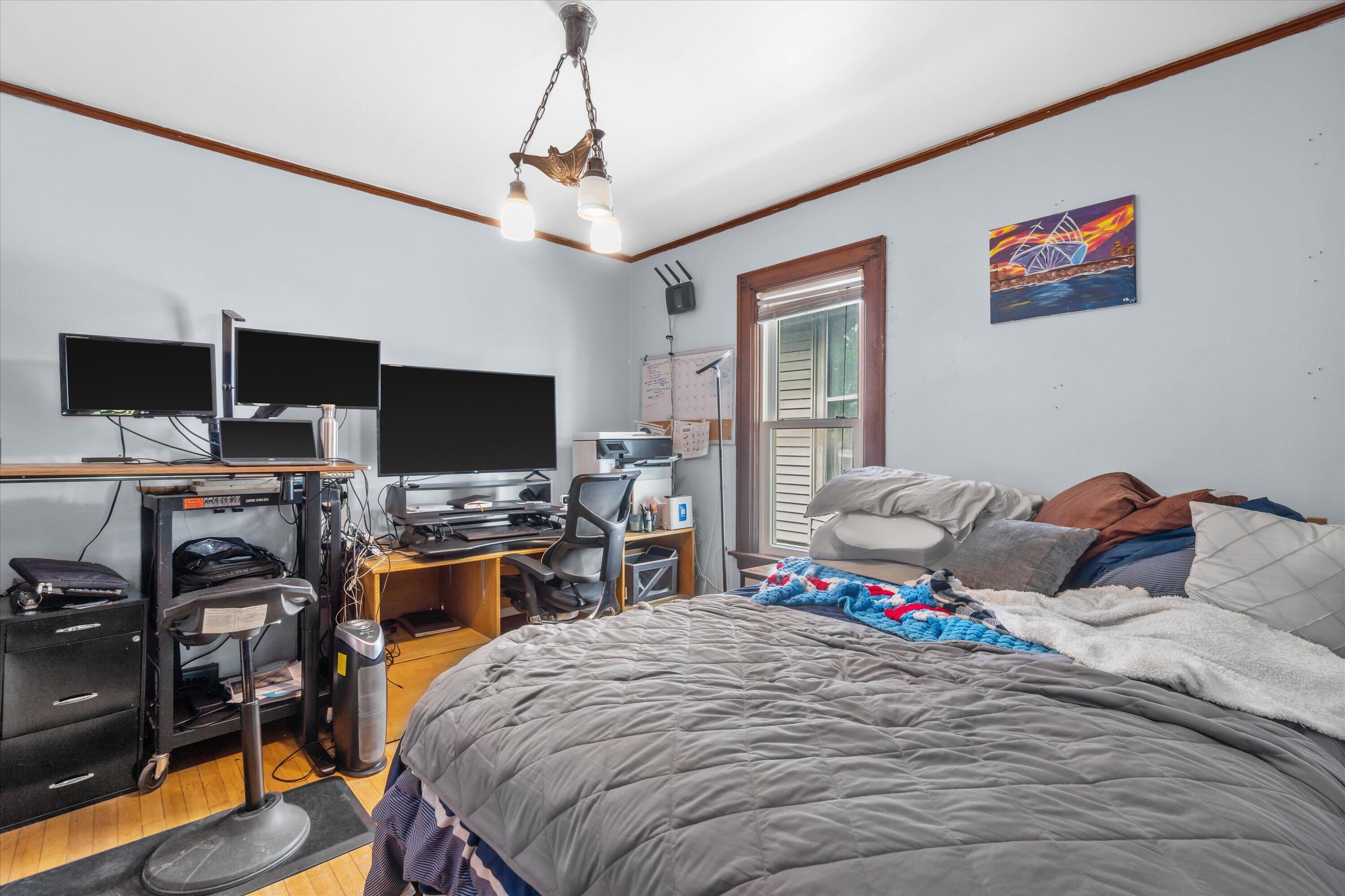 2116 N Oakland Ave Unit: 2118