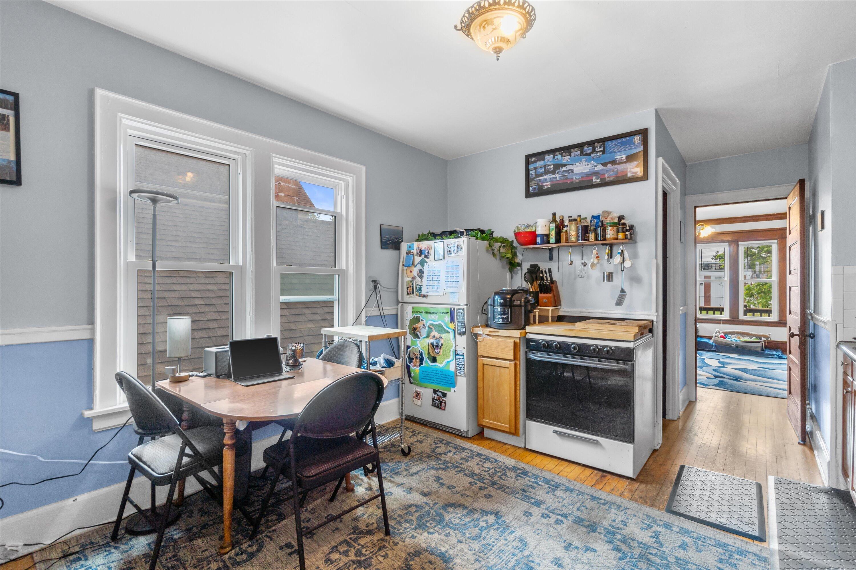 2116 N Oakland Ave Unit: 2118