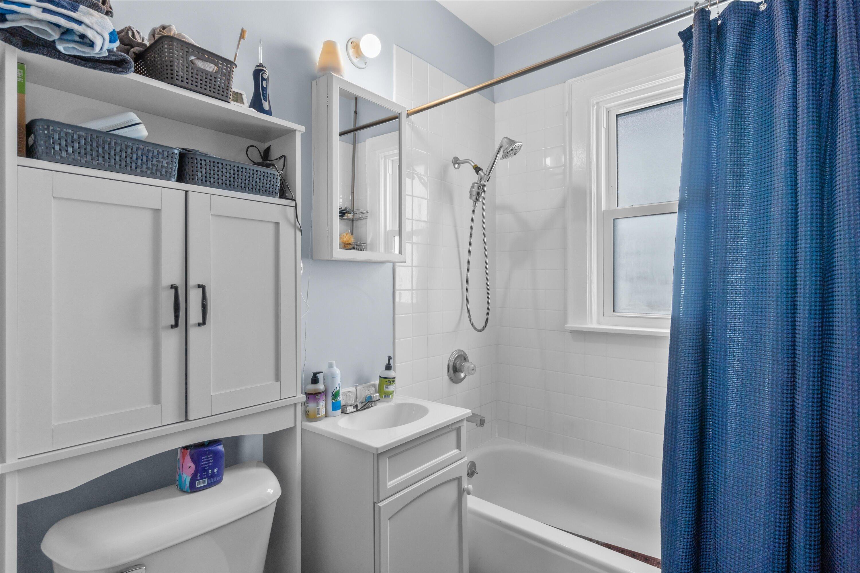 2116 N Oakland Ave Unit: 2118