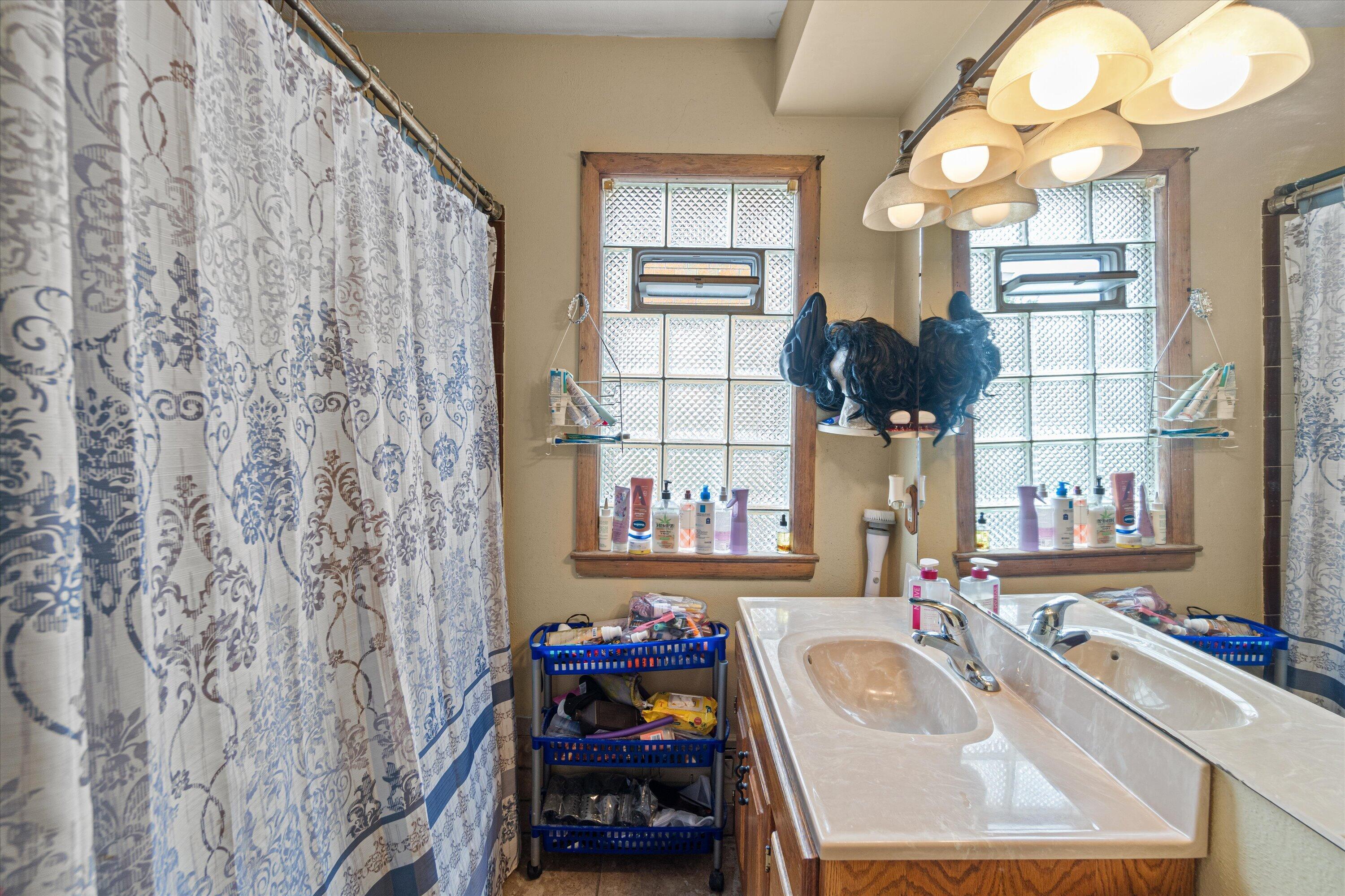 3618 N 86th St Unit: 3620