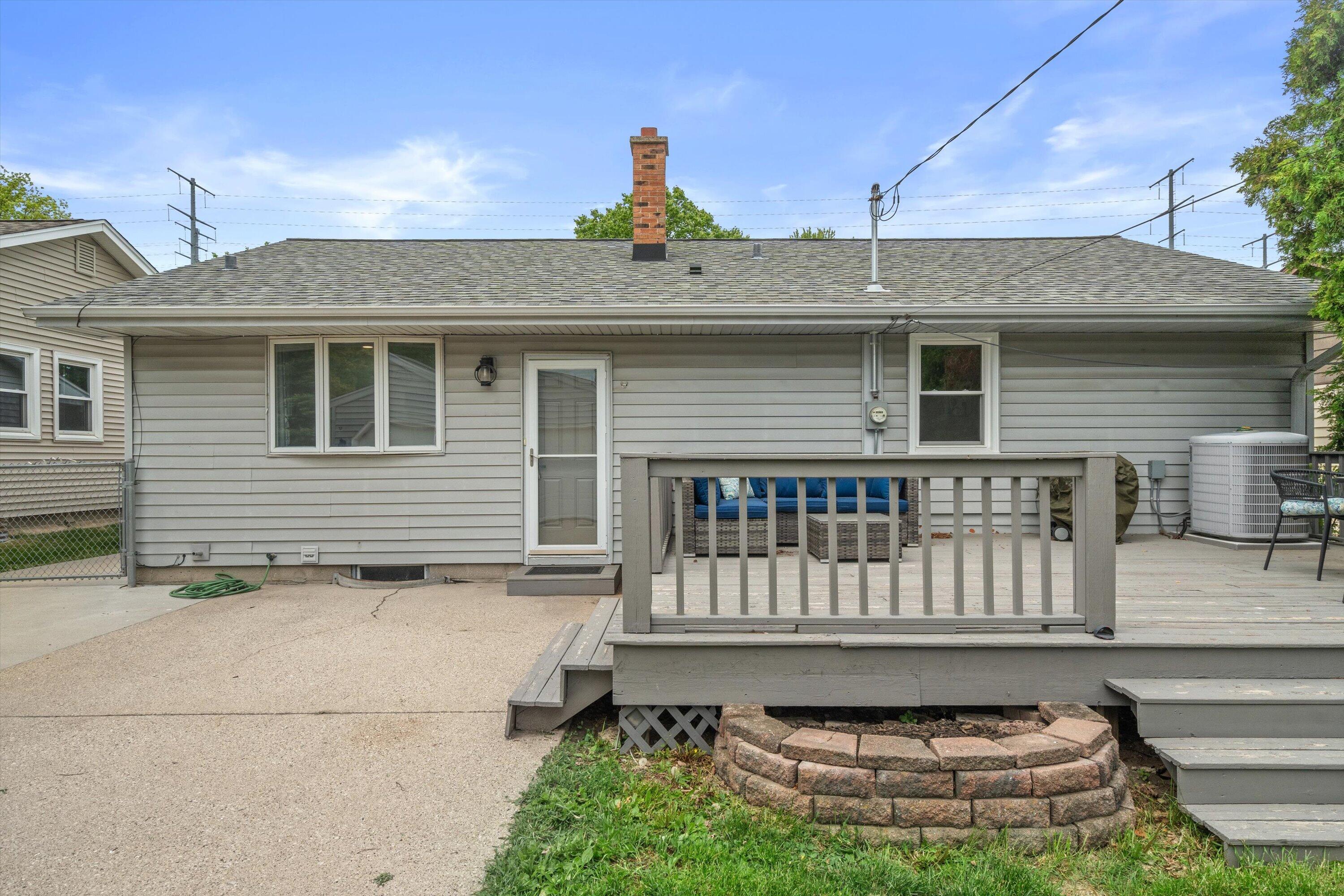 1128 S 98th St