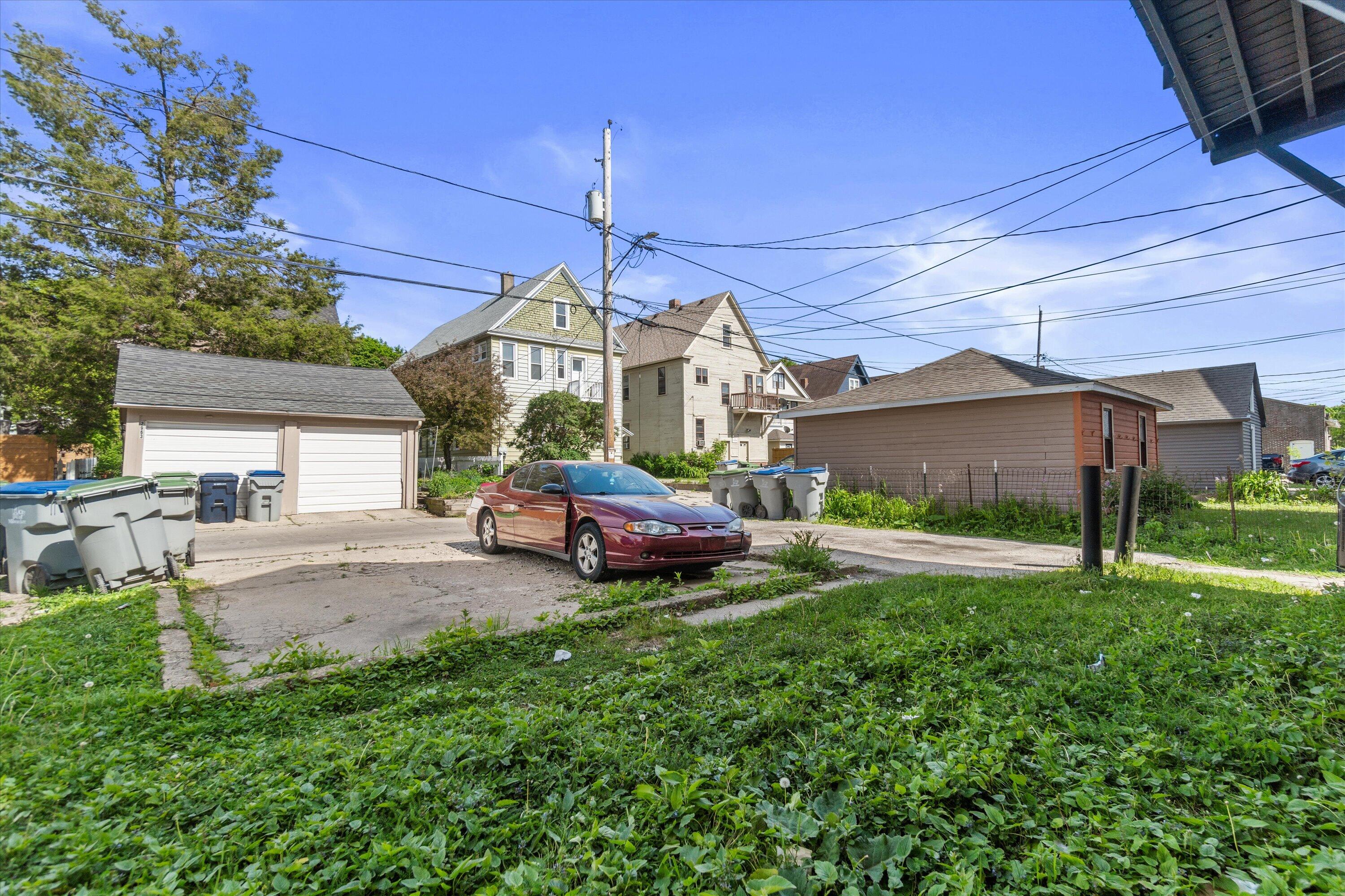 2960 N Maryland Ave Unit: 2962