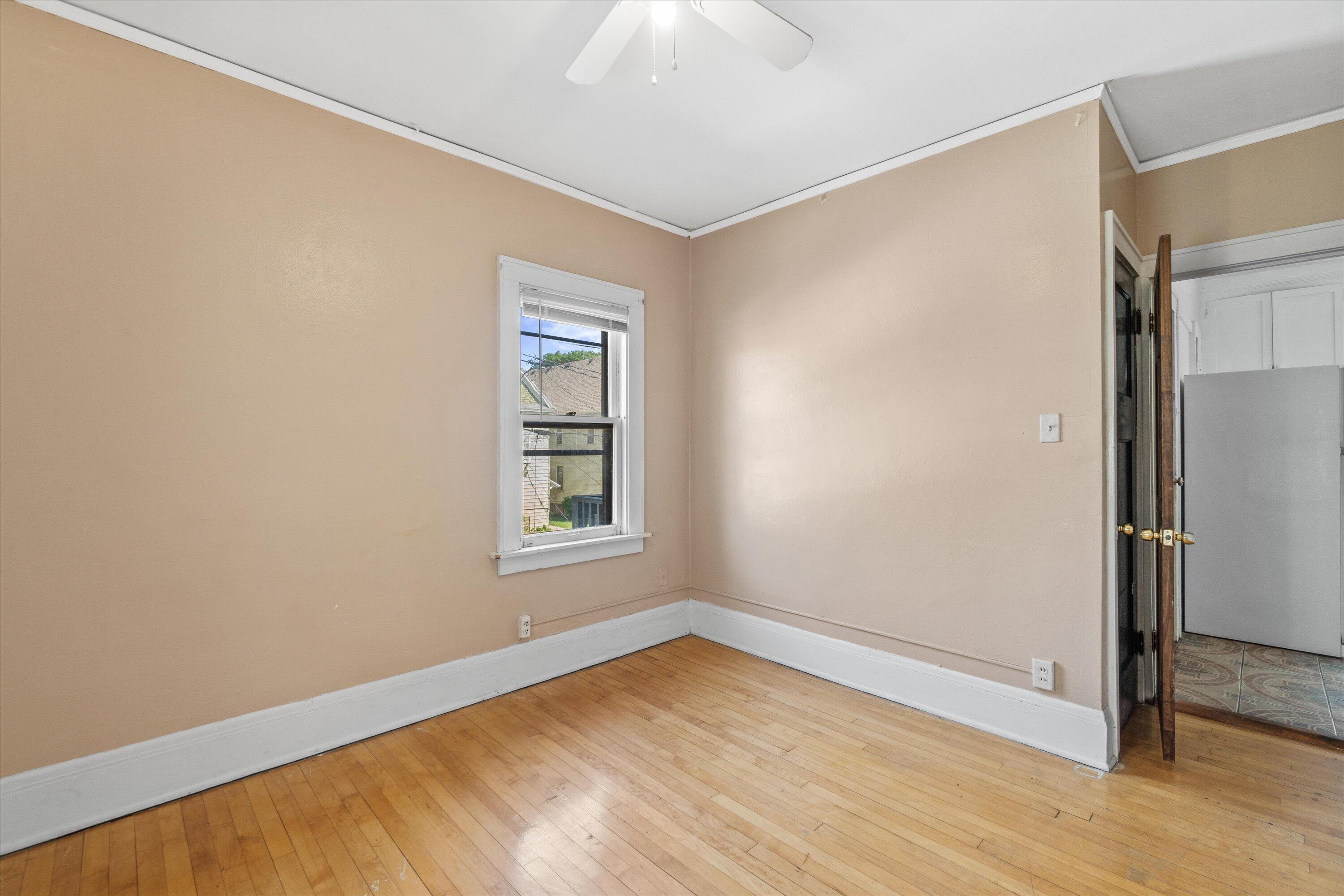 2960 N Maryland Ave Unit: 2962