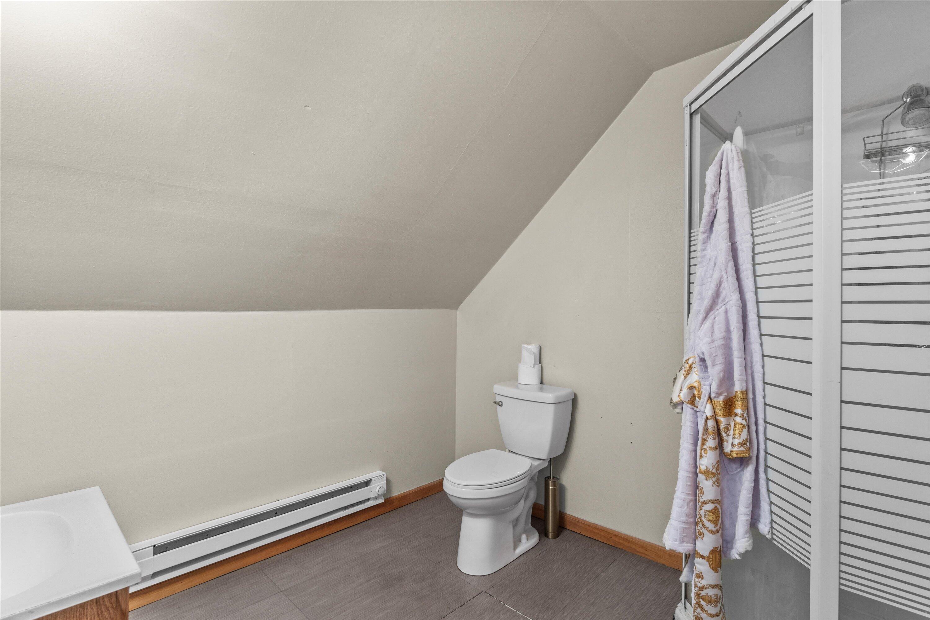 2960 N Maryland Ave Unit: 2962