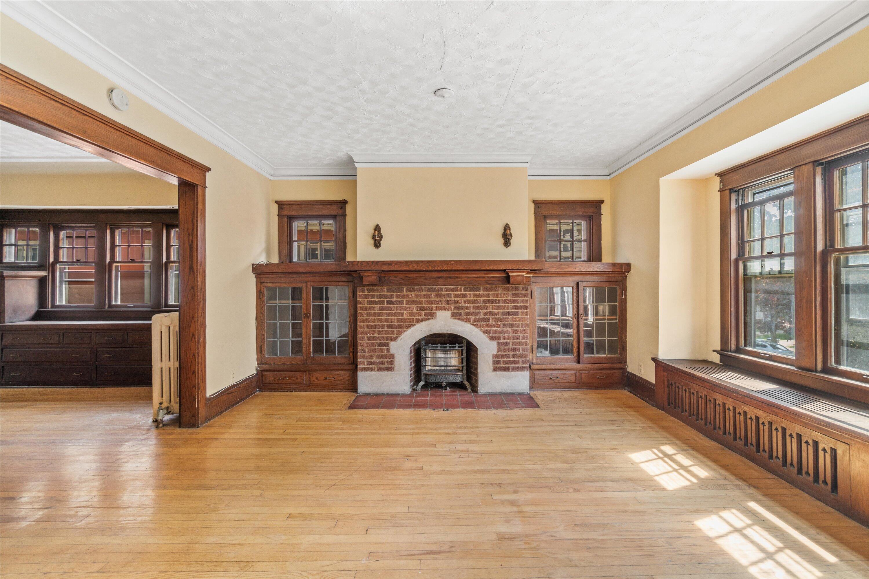 2960 N Maryland Ave Unit: 2962