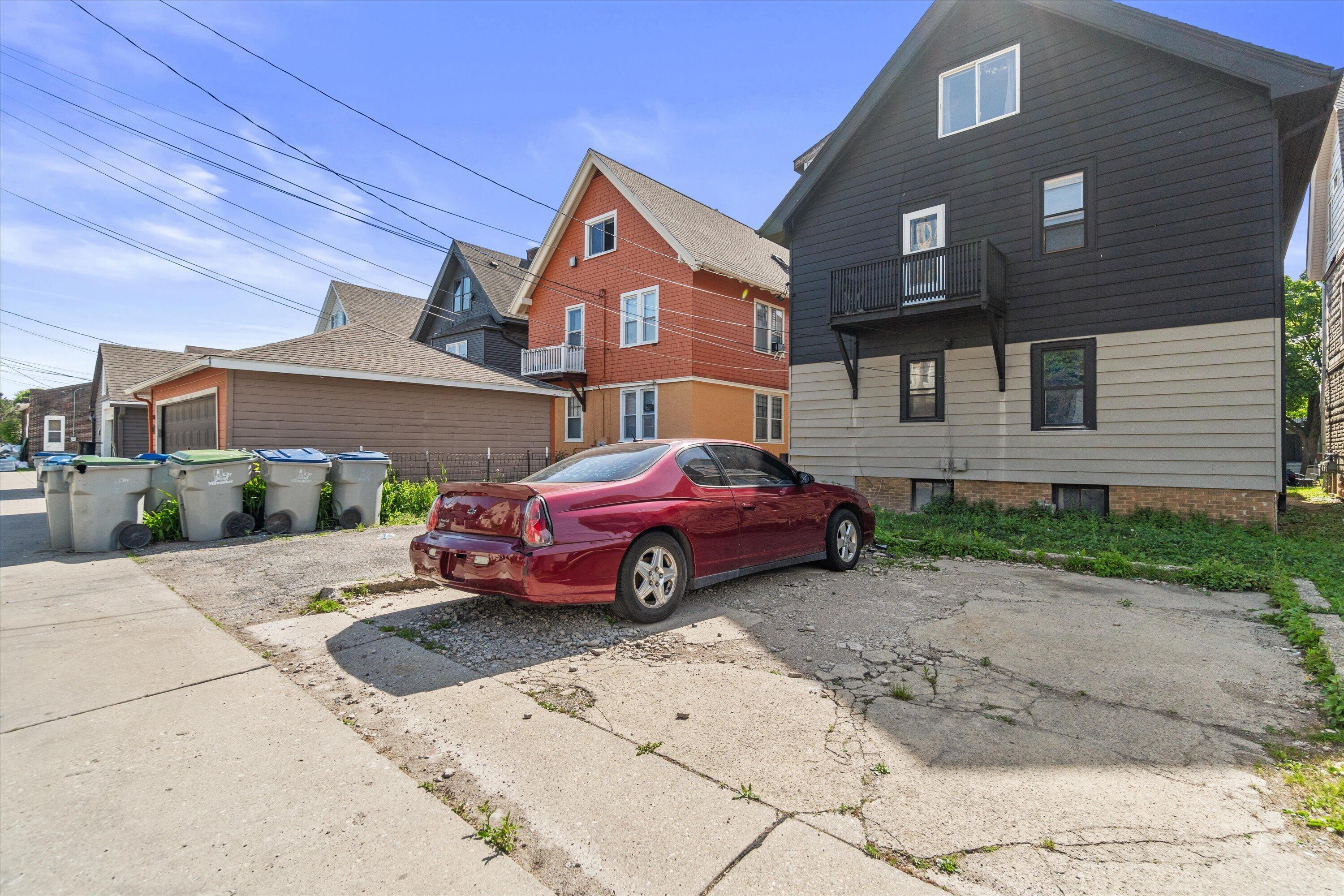 2960 N Maryland Ave Unit: 2962
